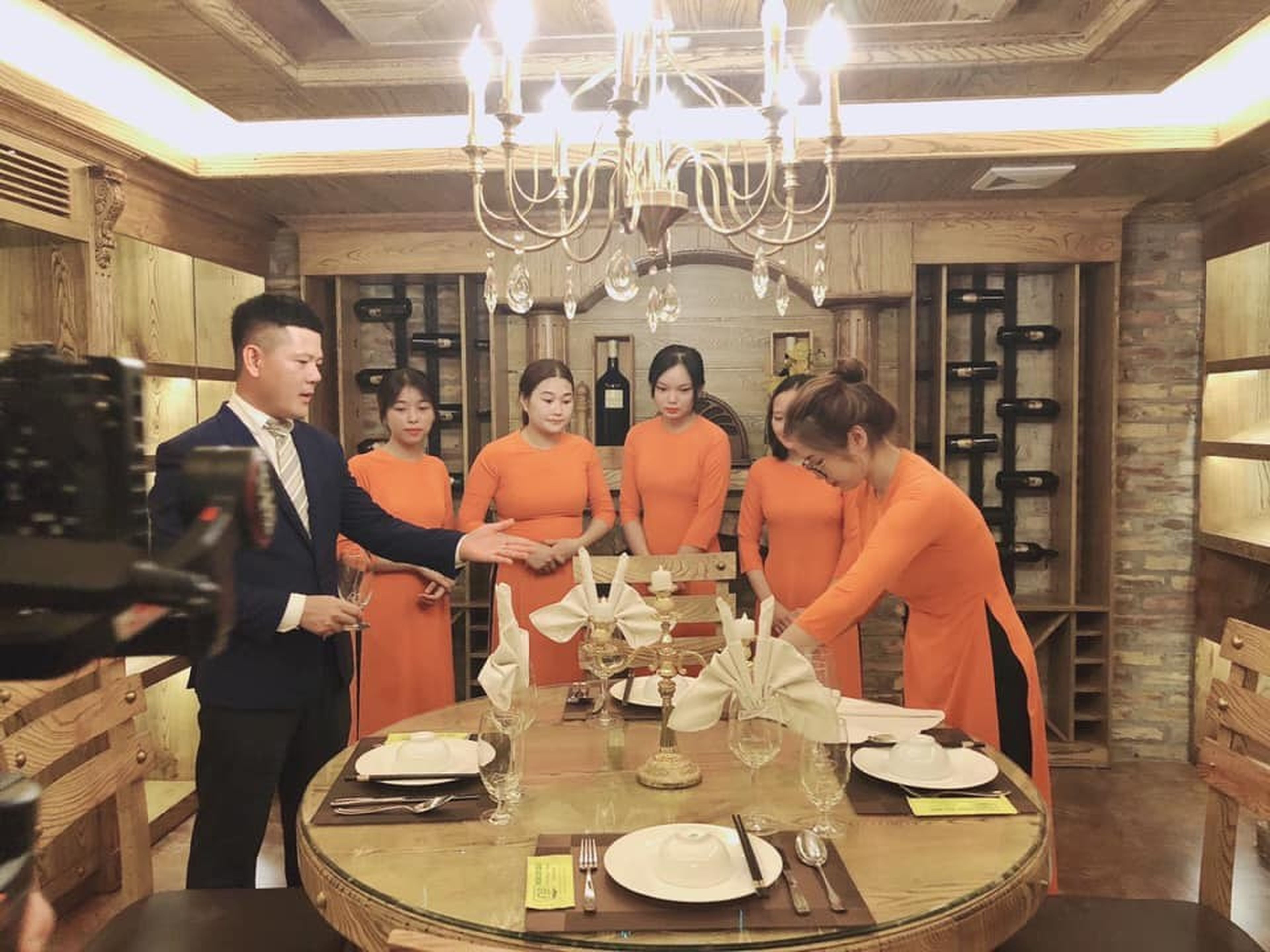 Trải nghiệm sự sang chảnh của không gian ẩm thực tại Nhà hàng Ngọc Lục Bảo - Hình 7
