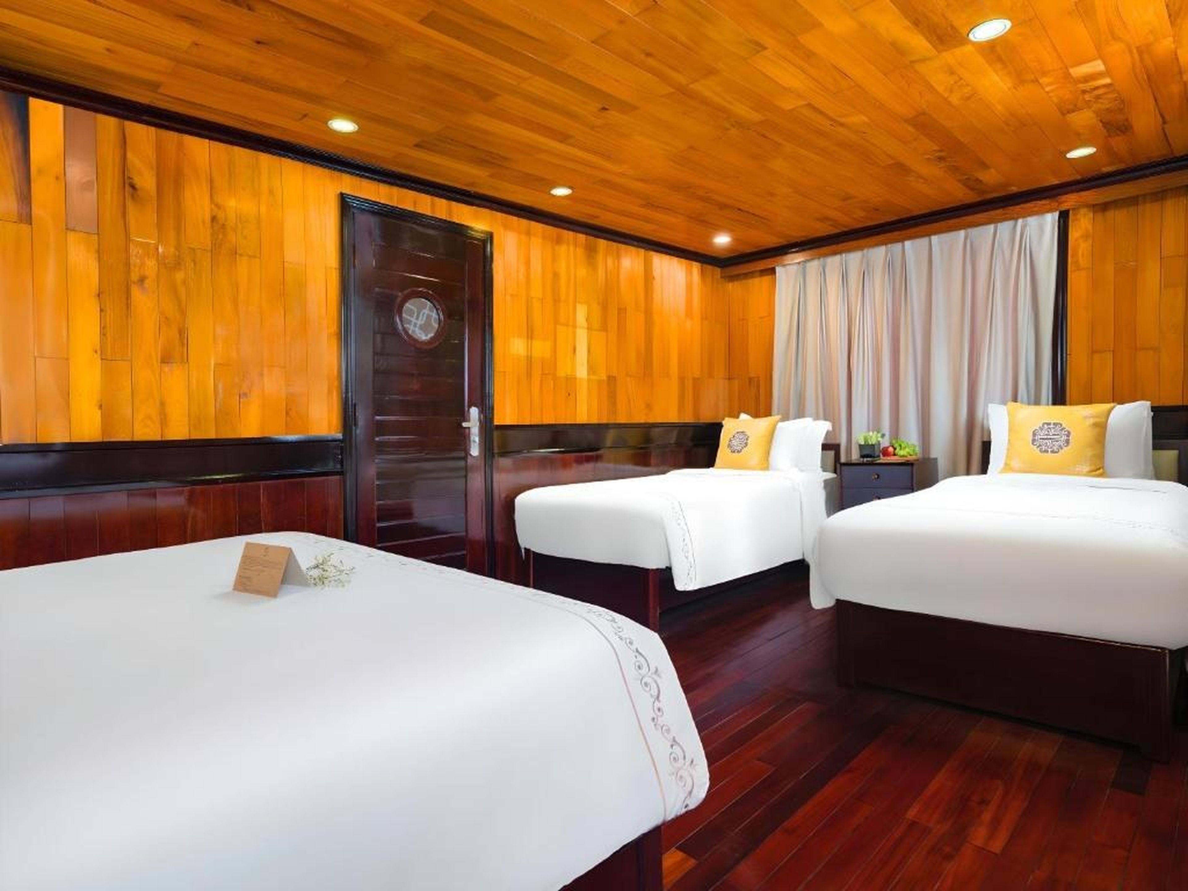 Hera Classic Boutique Cruise - Hình 23