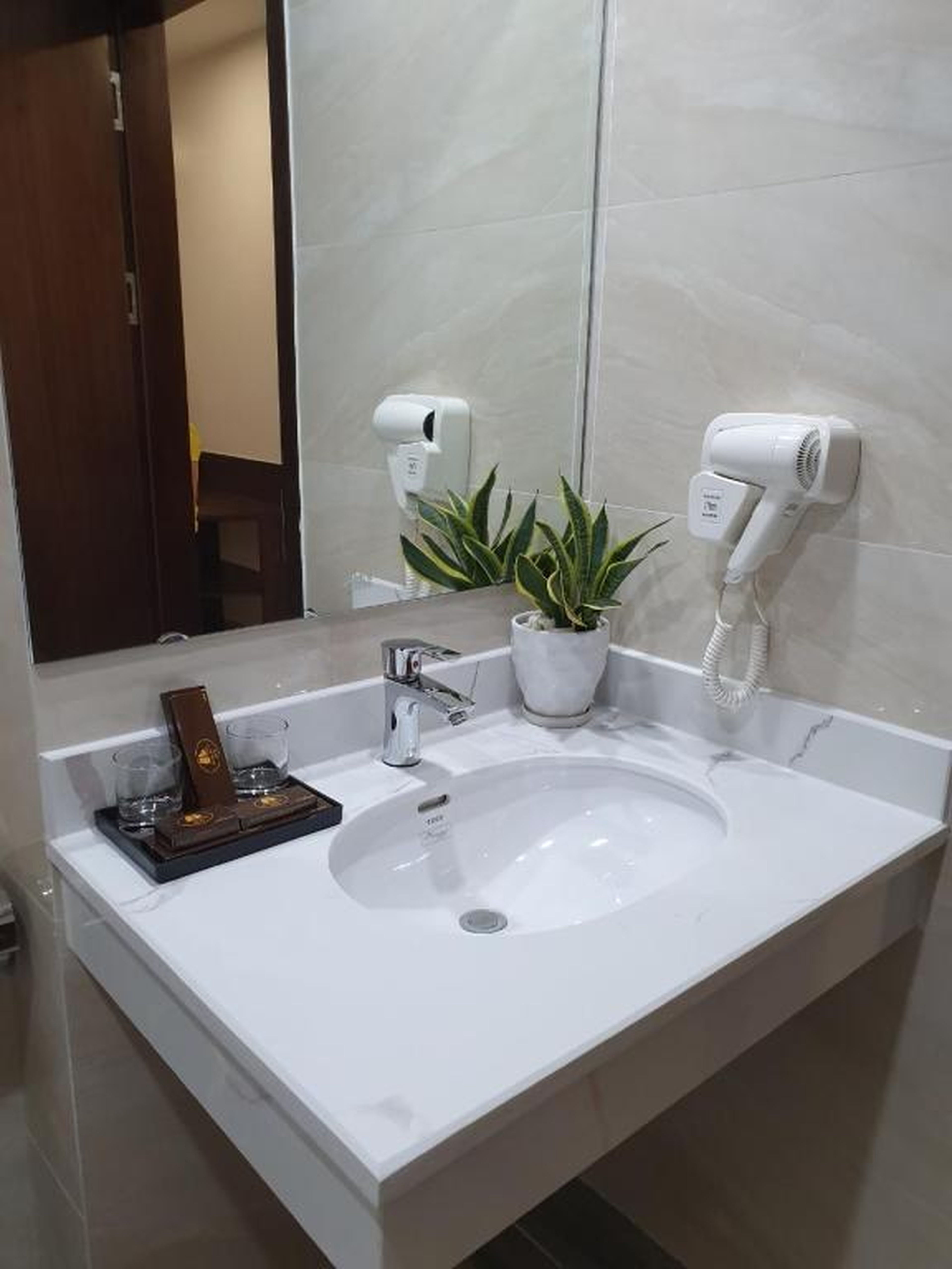 Ha Long Bay TC Hotel - Hình 18