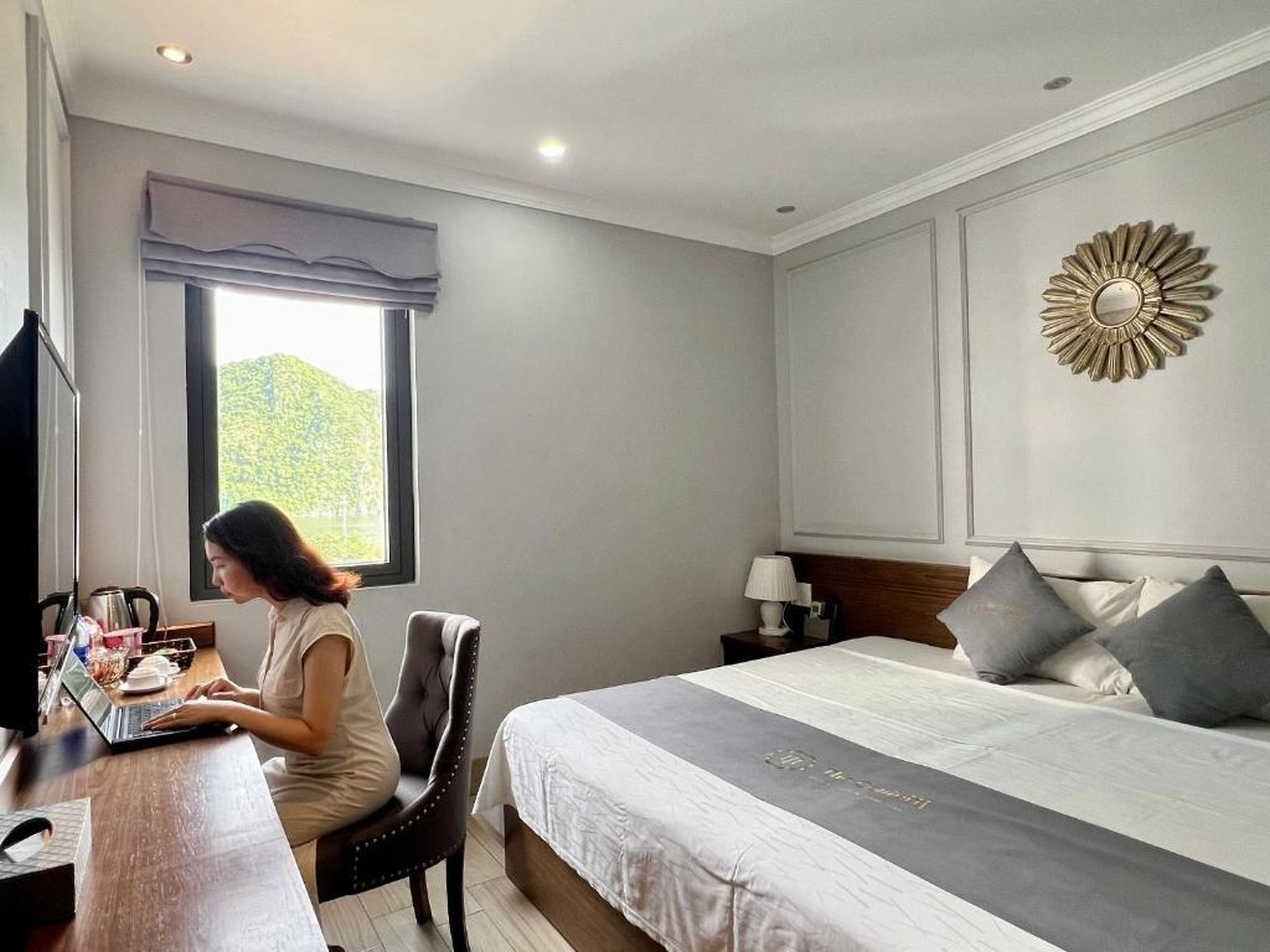 The Confetti Hotel Ha Long - Hình 46