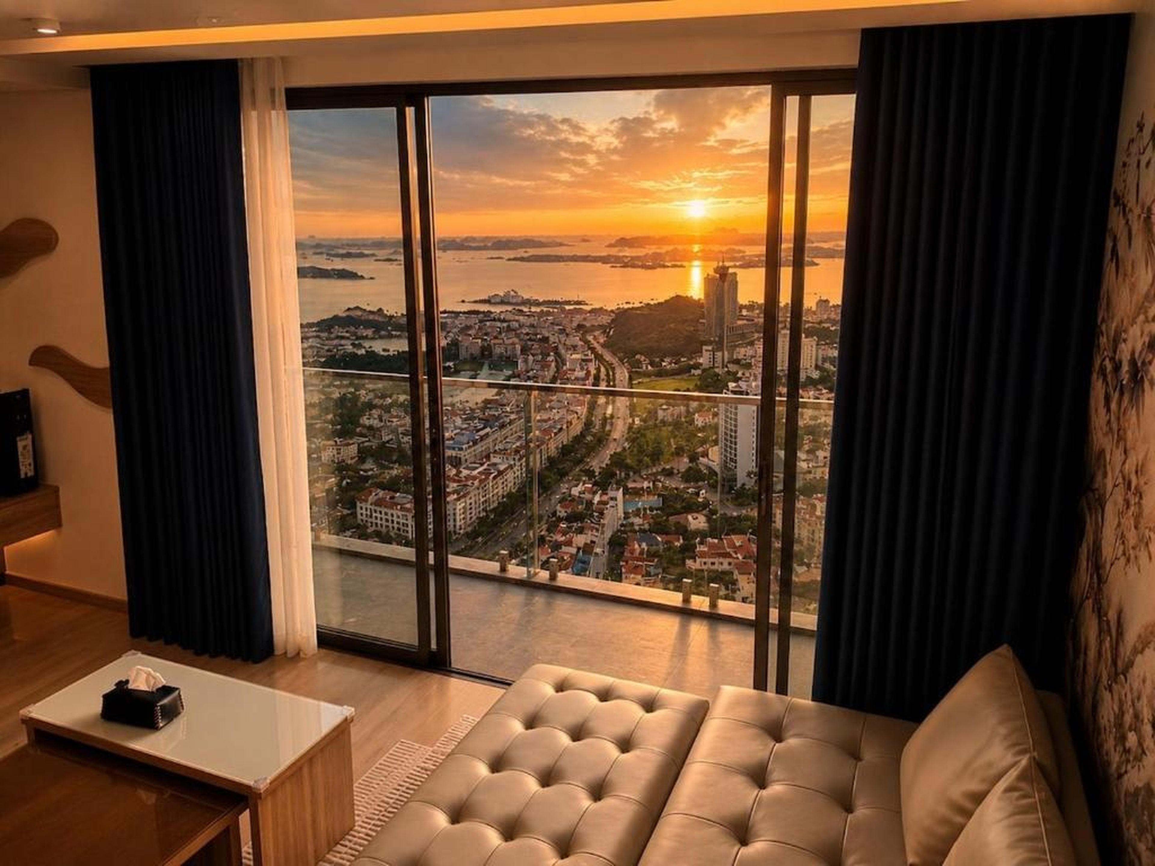High-rise apartment with ocean view at The Holiday Ha Long - Hình 8