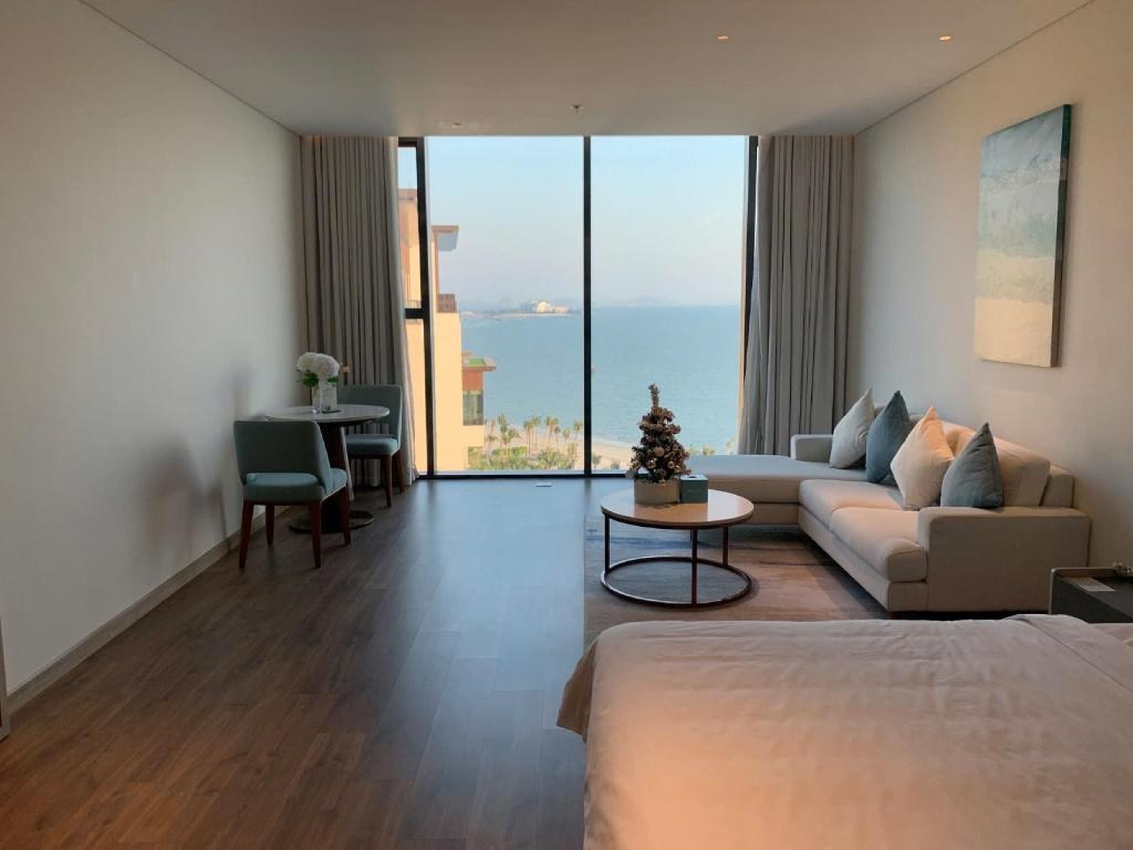 A La Carte Ha Long Bay Seaside Apartments - Hình 2