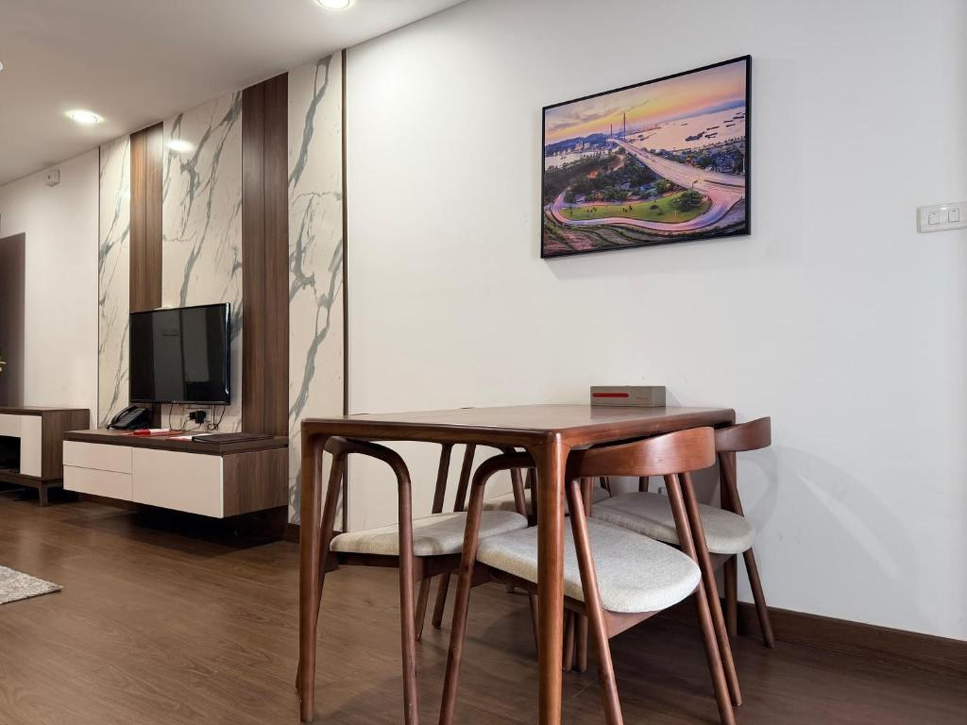 Ha Long 2BR Apartment - Spacious & Modern - Near Center - Hình 33