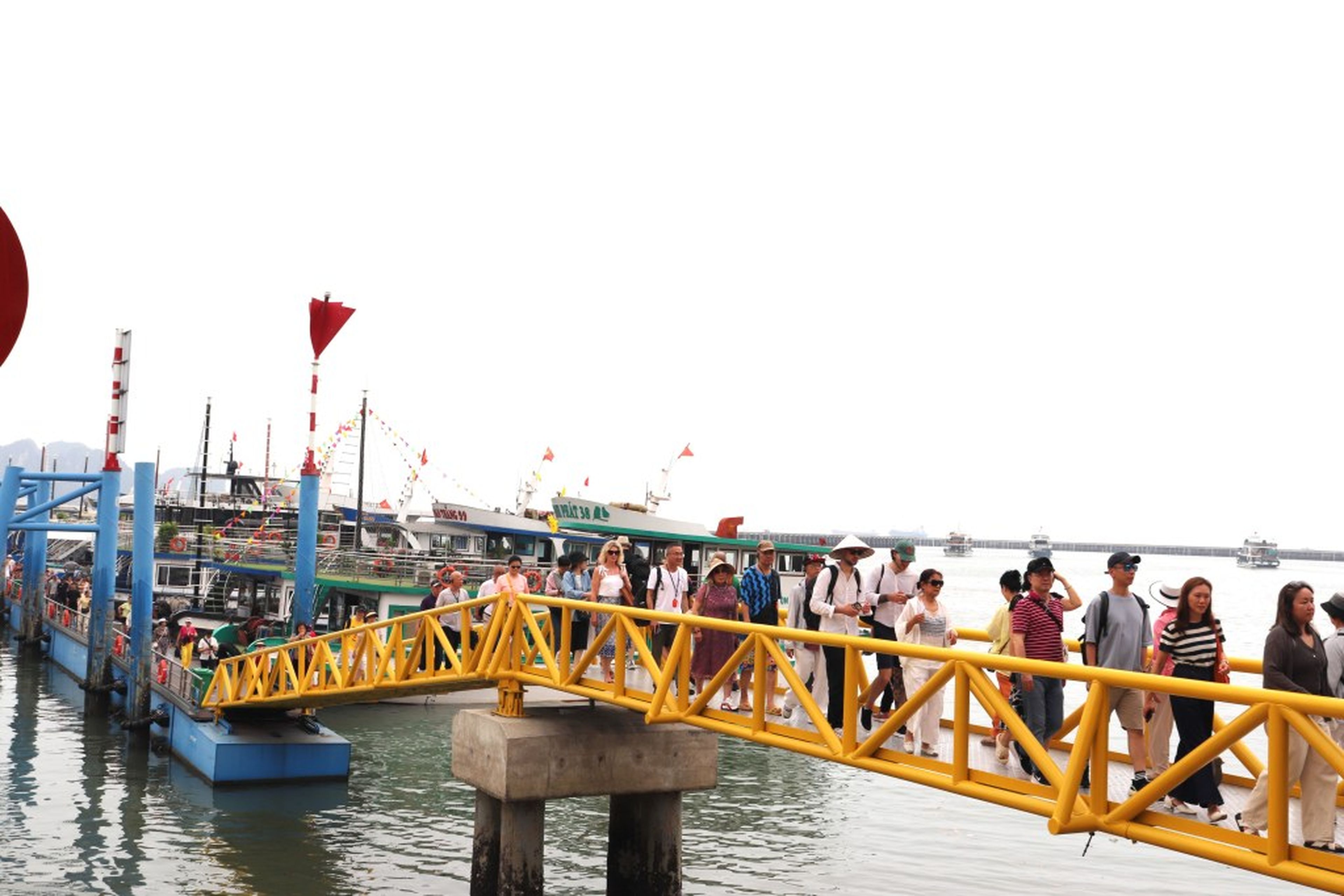 Du lịch hè vào guồng tăng tốc - Hình 2