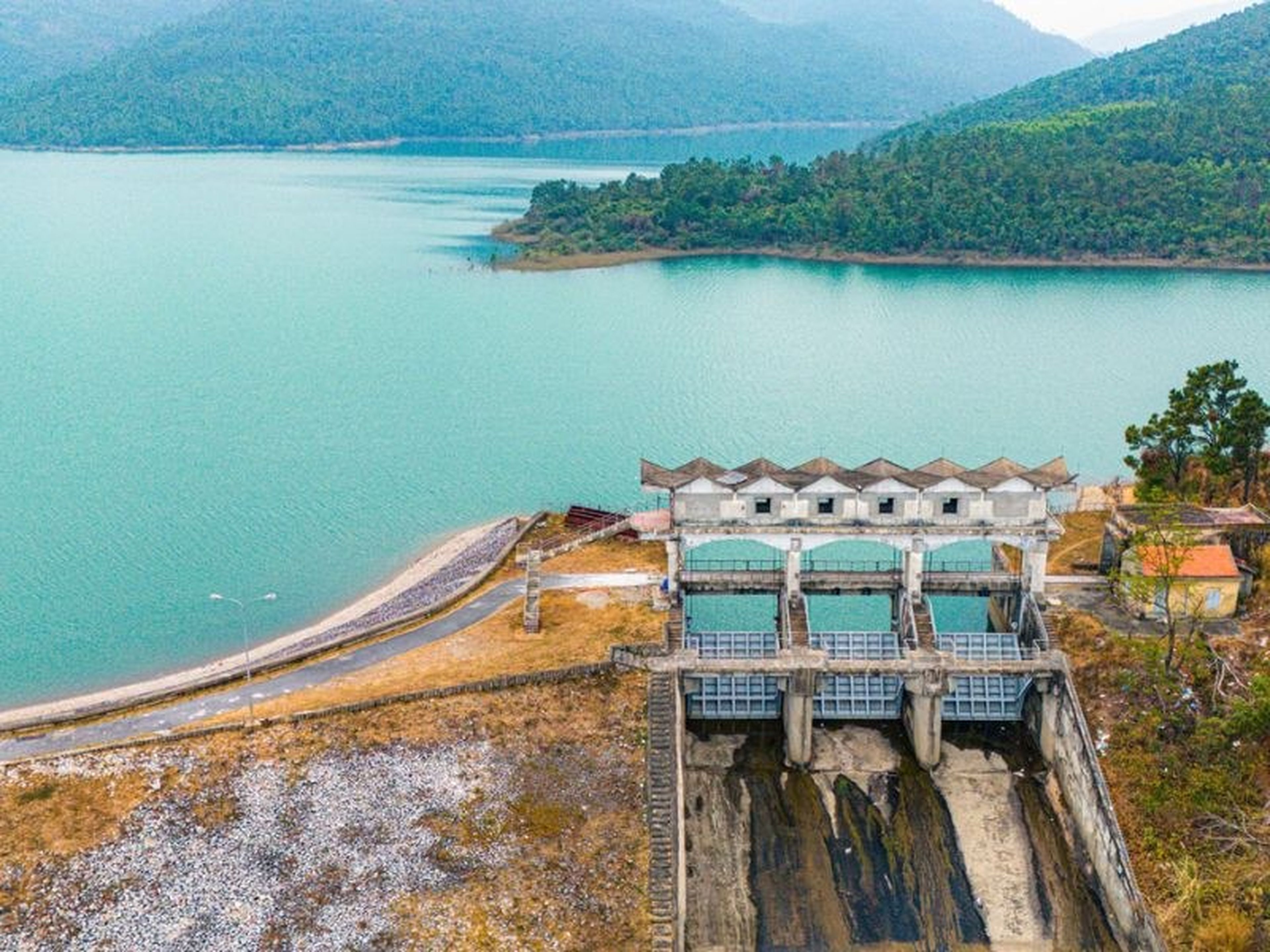 Núi Đá Chồng Quảng Ninh: Vẻ đẹp kỳ thú giữa đại ngàn - Hình 6