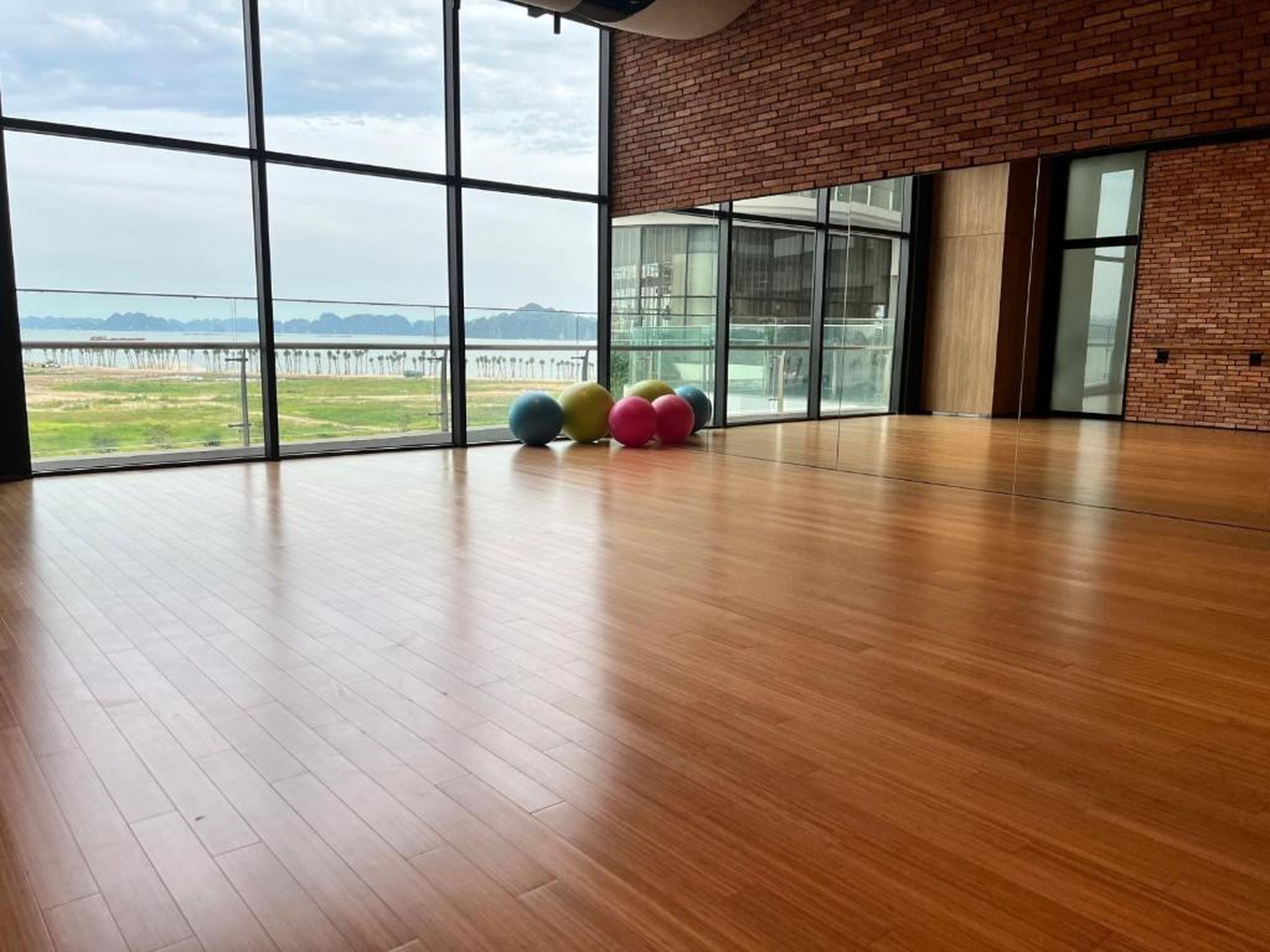 The Sea View Sandy- Duplex Homestay- Citadines Marina Ha Long - Hình 40