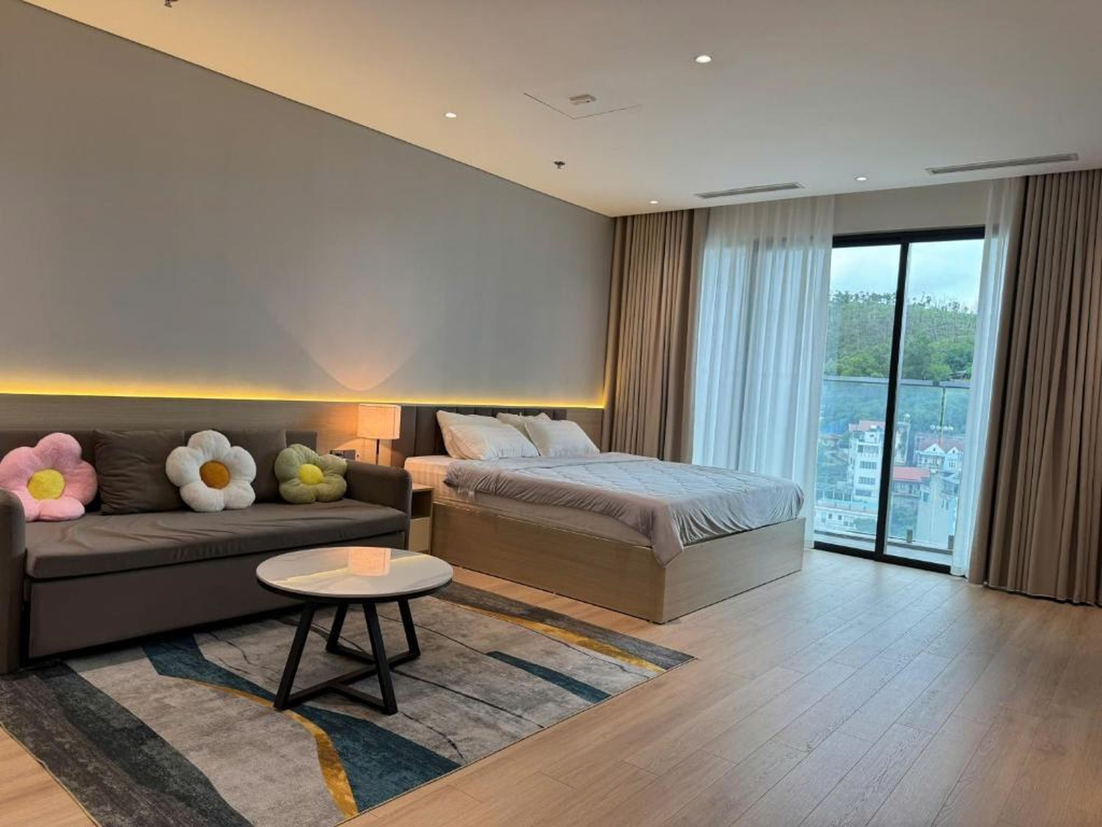 High-rise apartment with ocean view at The Holiday Ha Long - Hình 5