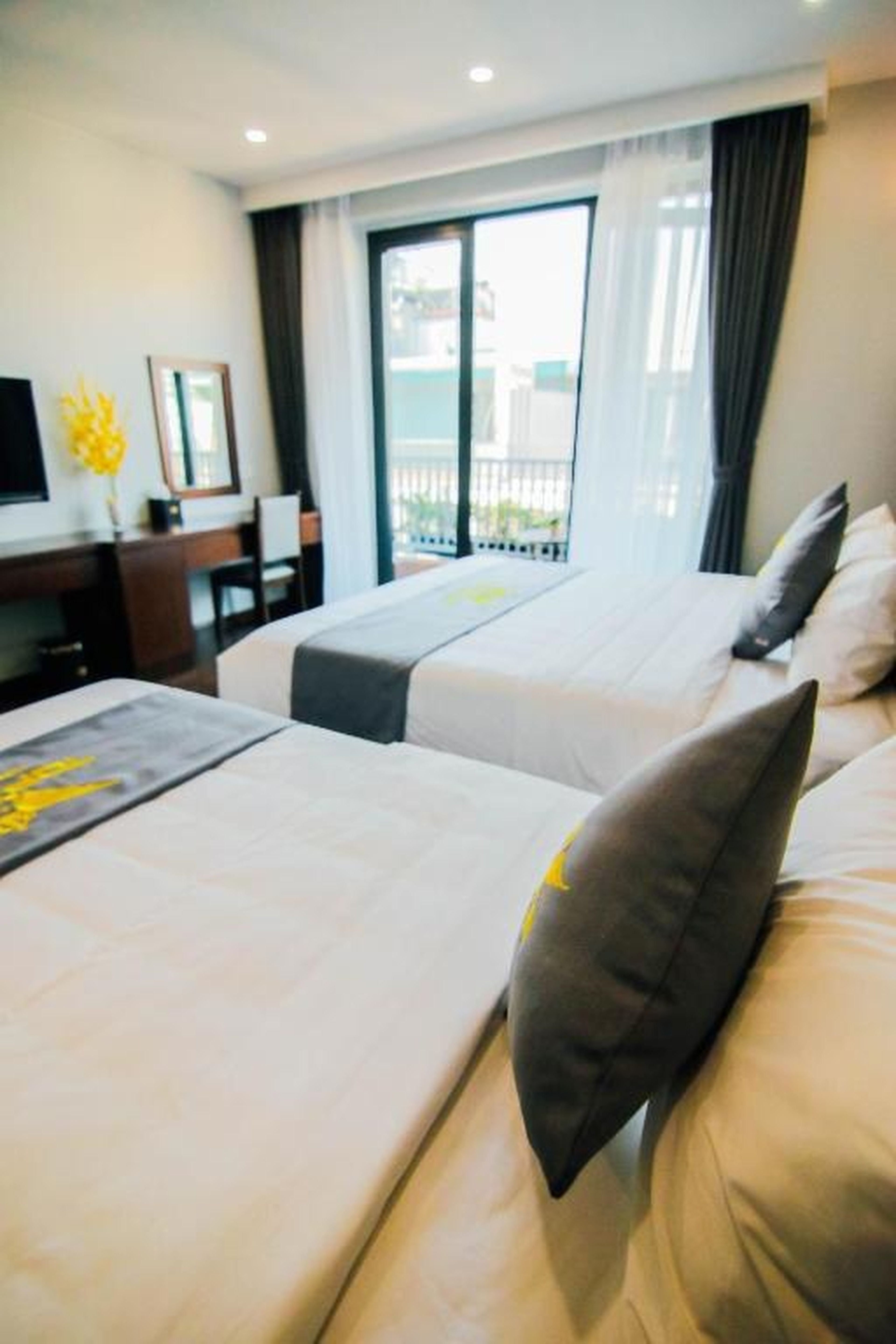 Topone Halong Hotel - Hình 22