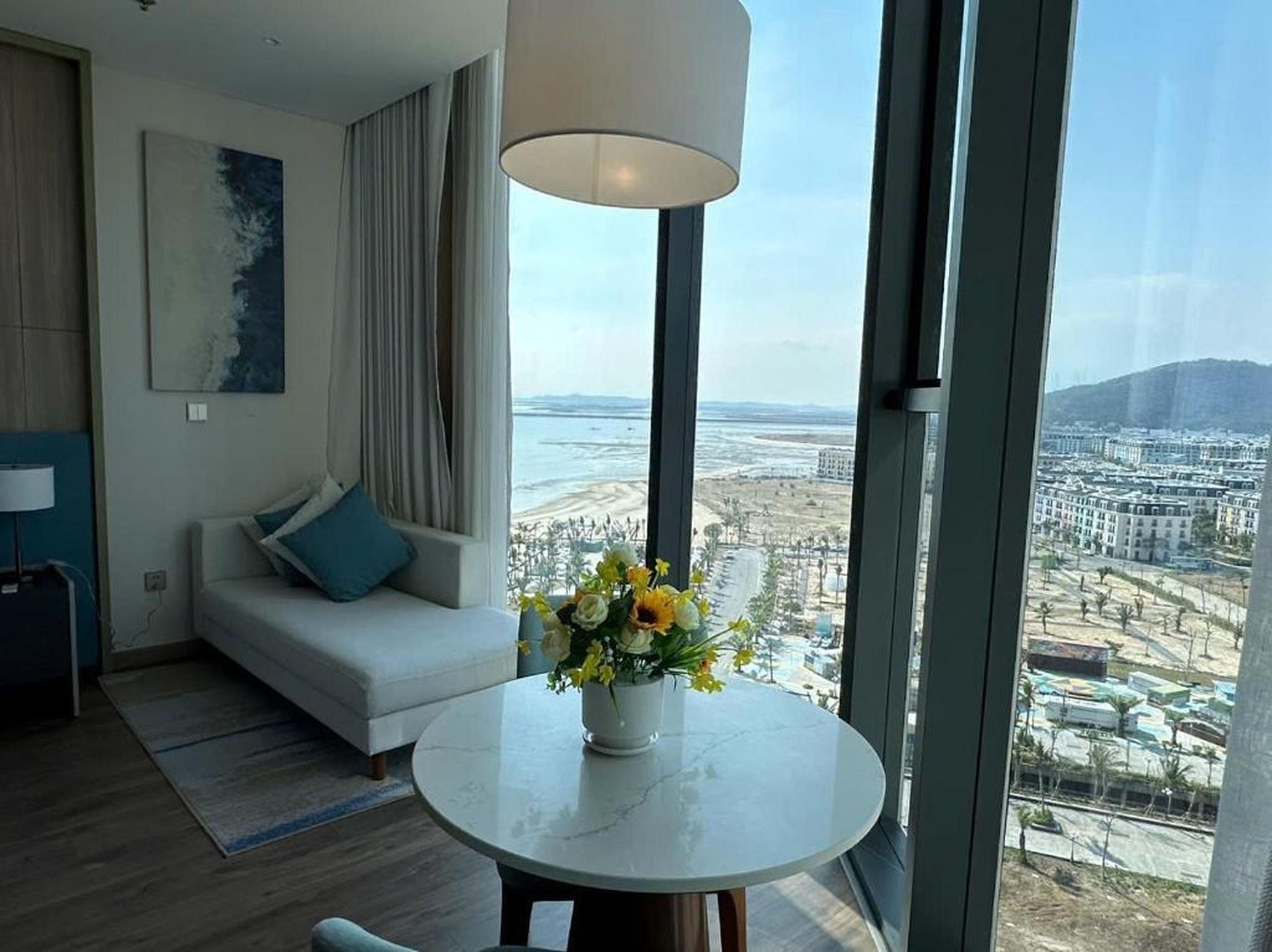 A La Carte Ha Long Bay - Sea View Apartment - Hình 39