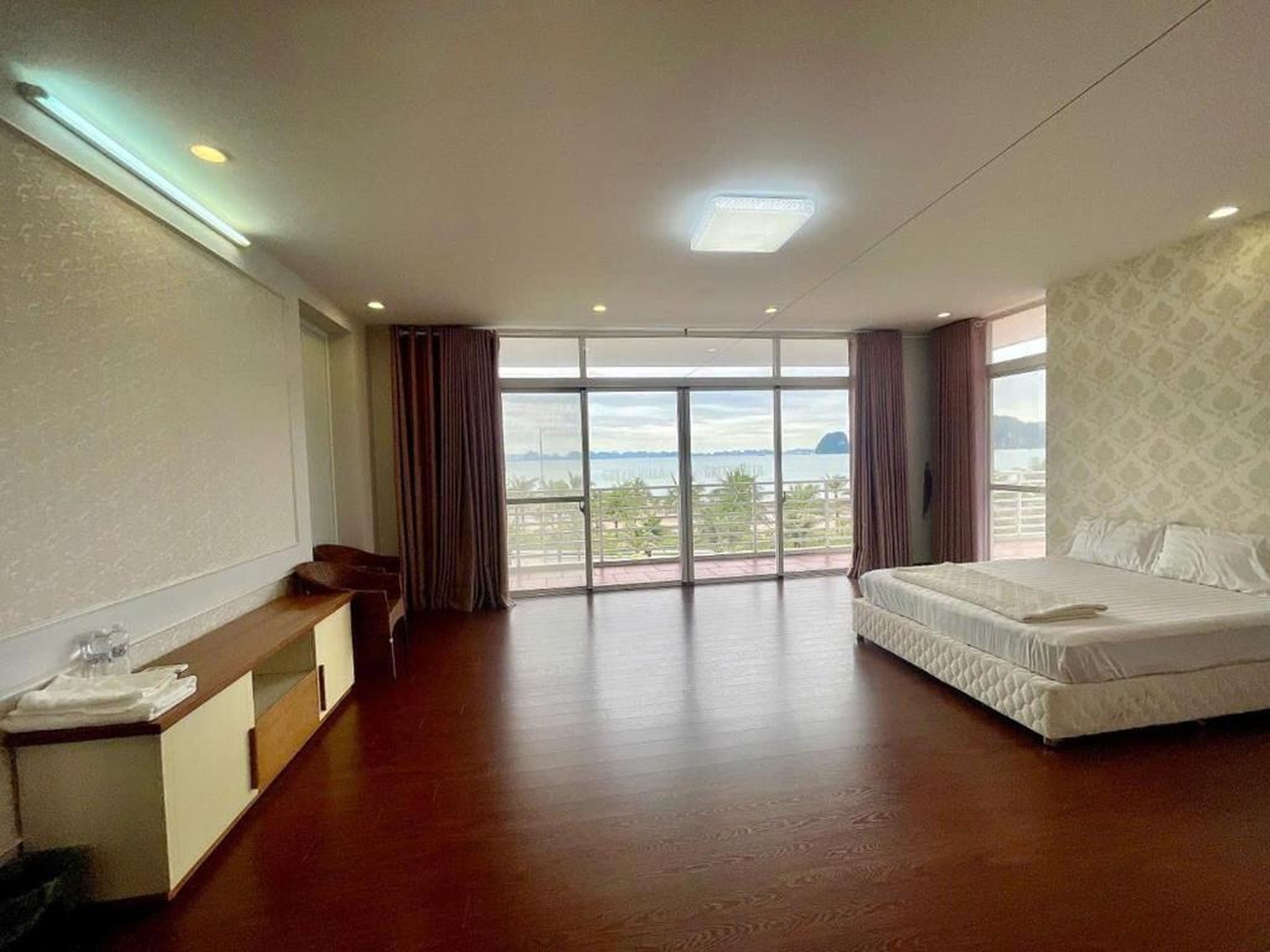 Chuỗi Homestay 8 ngủ bể bơi riêng - gần biển tại Tuần Châu - Hình 4