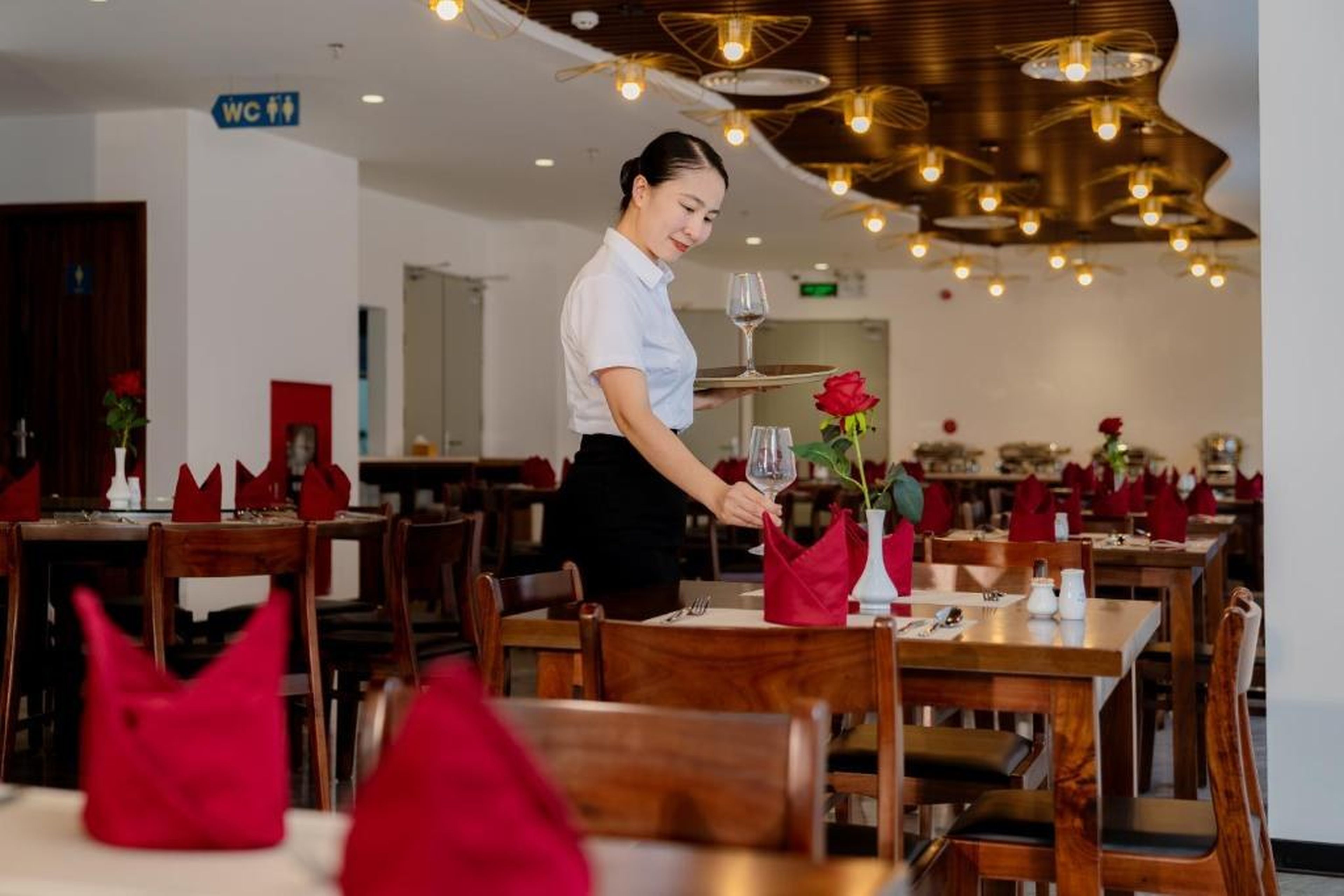River Way Hotel Ha Long - 500m to Beach - Hình 13