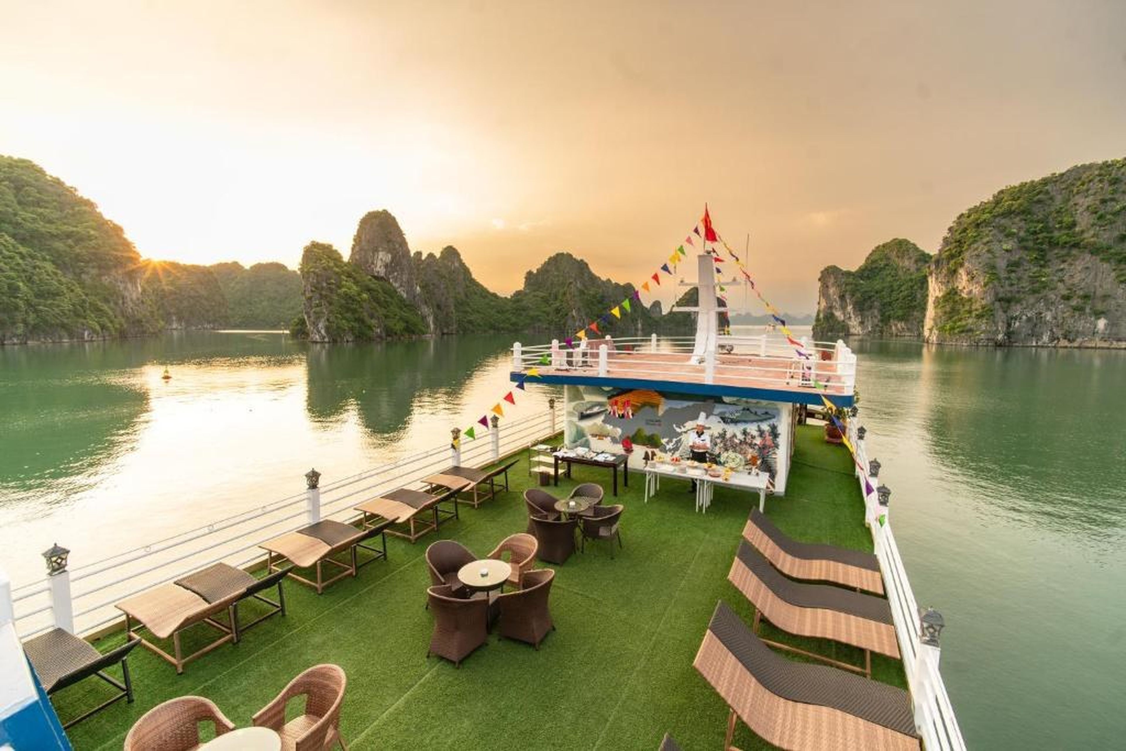 Swan Cruises Halong - Off-the-Beaten-Path Route - Hình 9