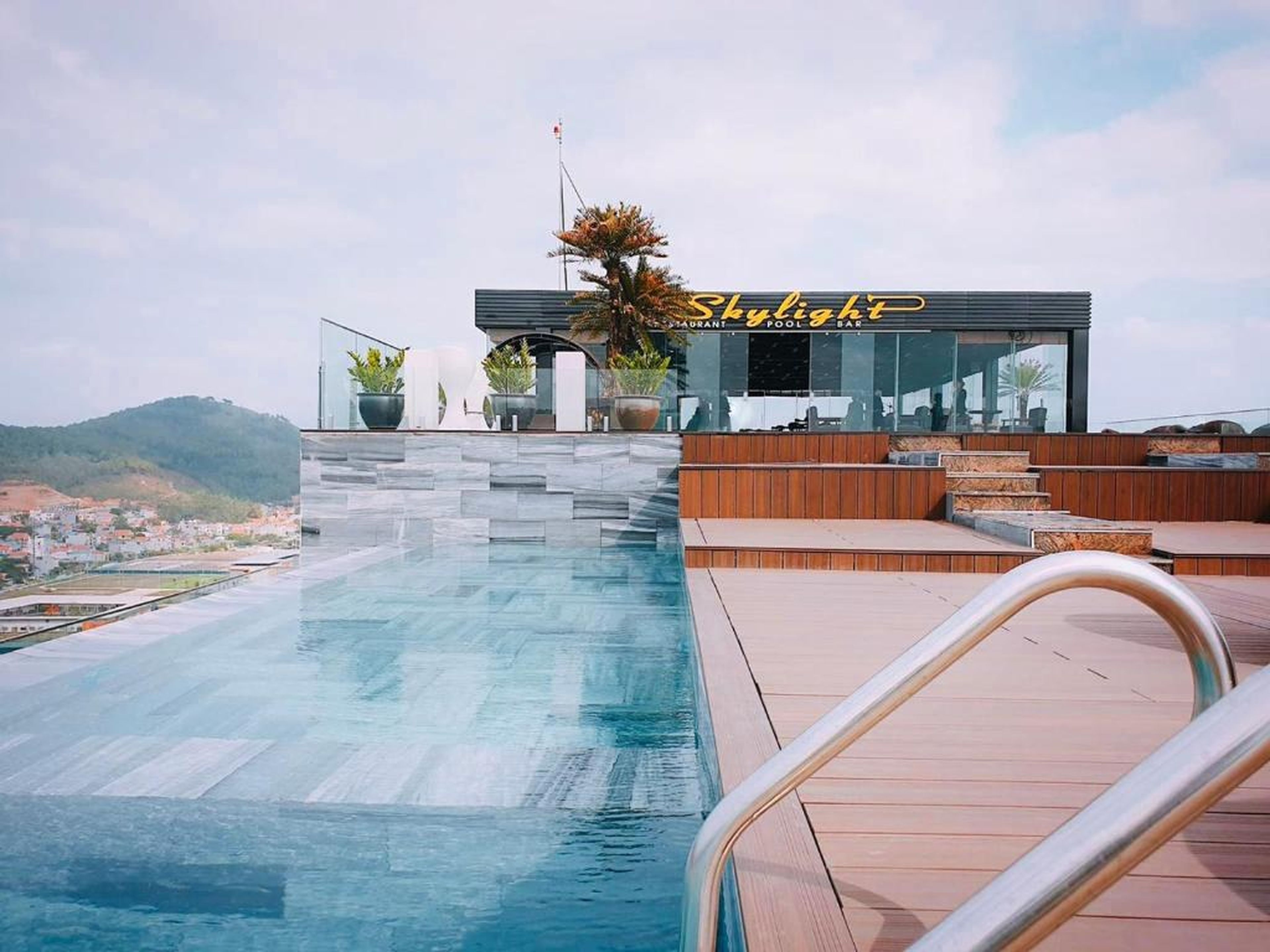 Central Luxury Hạ Long Hotel - Hình 3