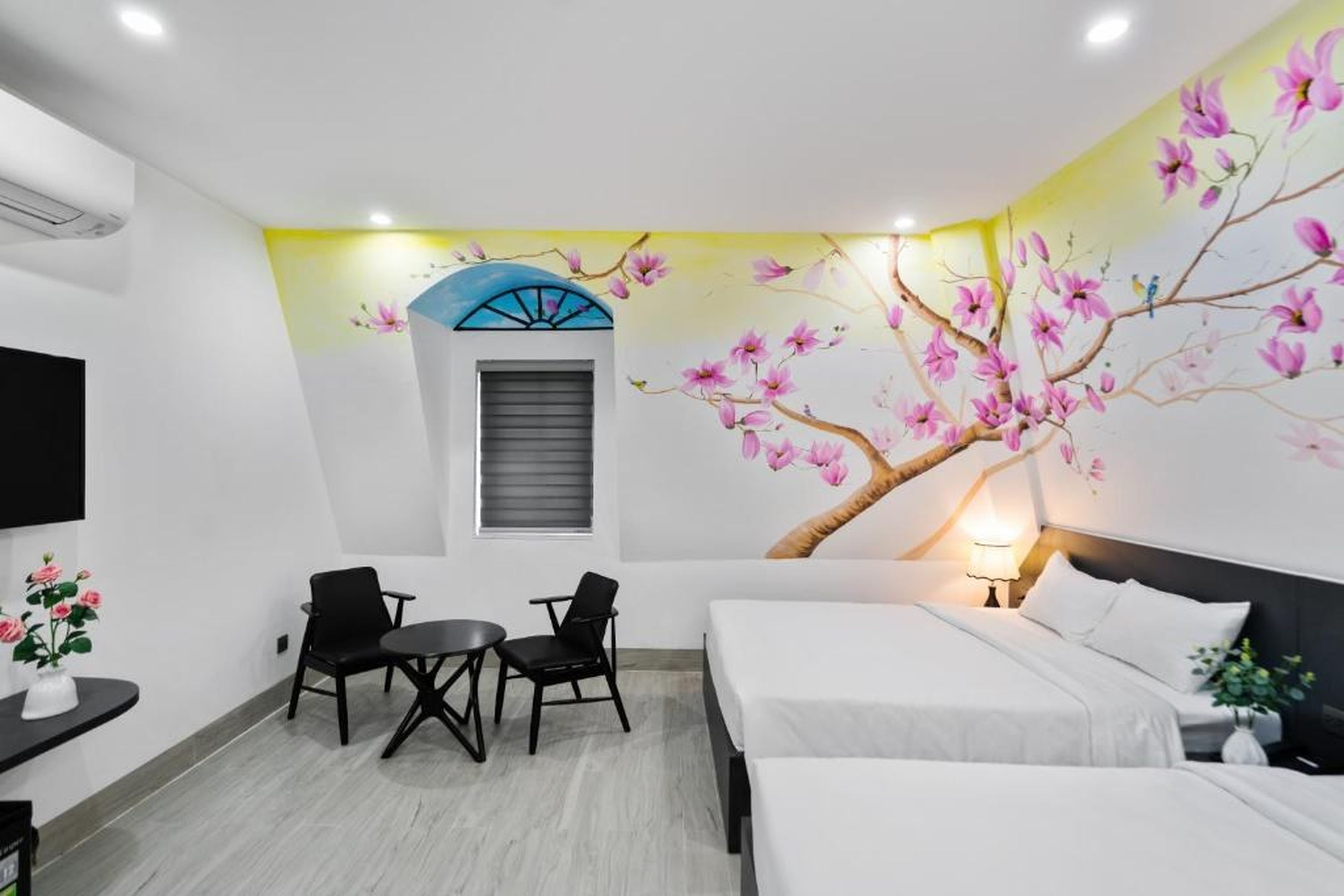 The Enchanted Ha Long Hotel - Bai Chay Beach - Hình 24