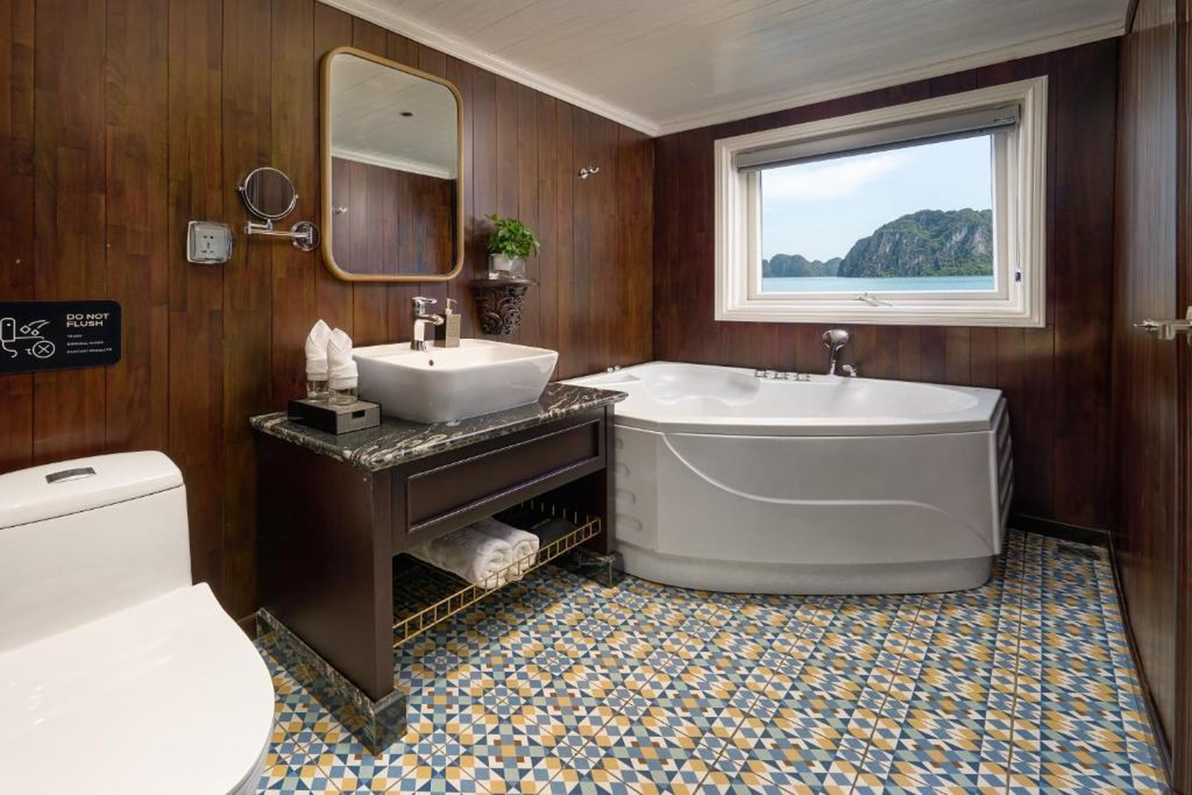 Signature Royal Halong Cruise - Hình 4
