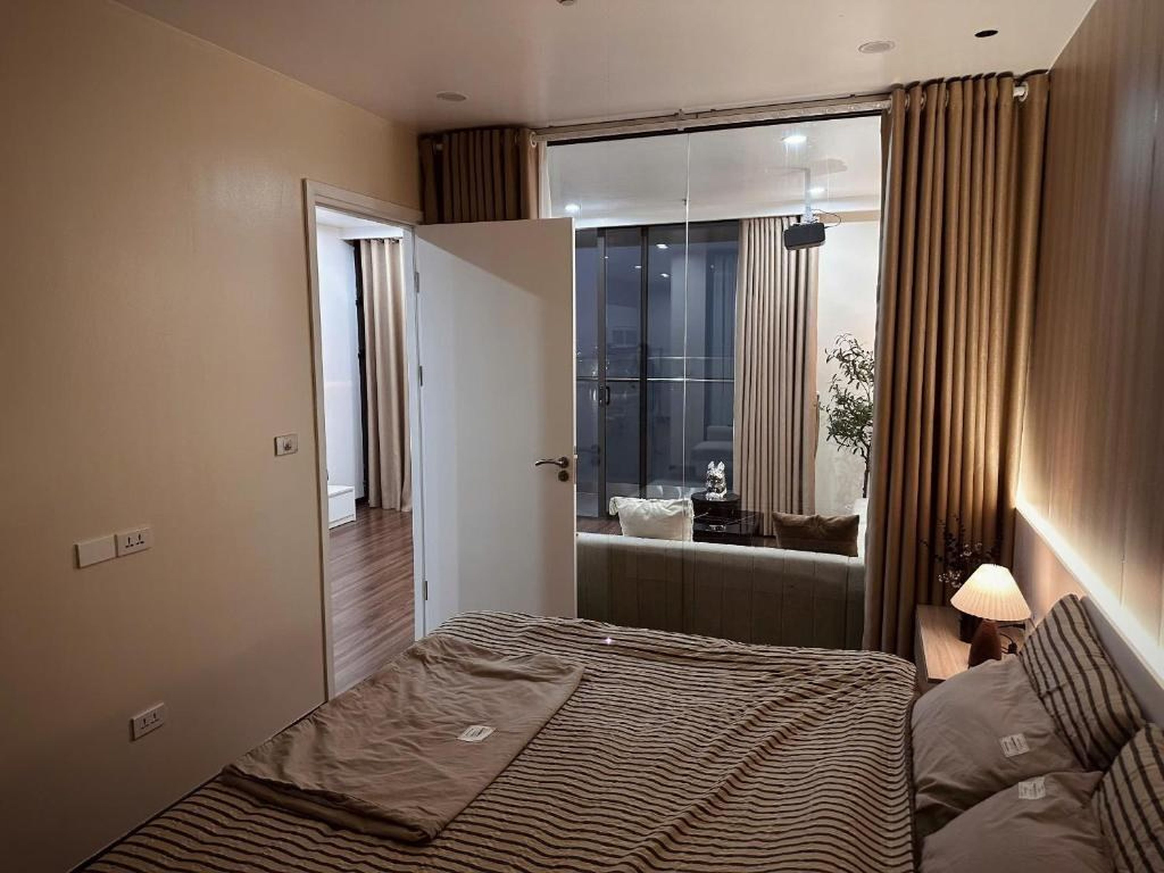 Apartment on 20th & 31st floor, Bai Chay Bridge & Ha Long Bay view - Hình 6