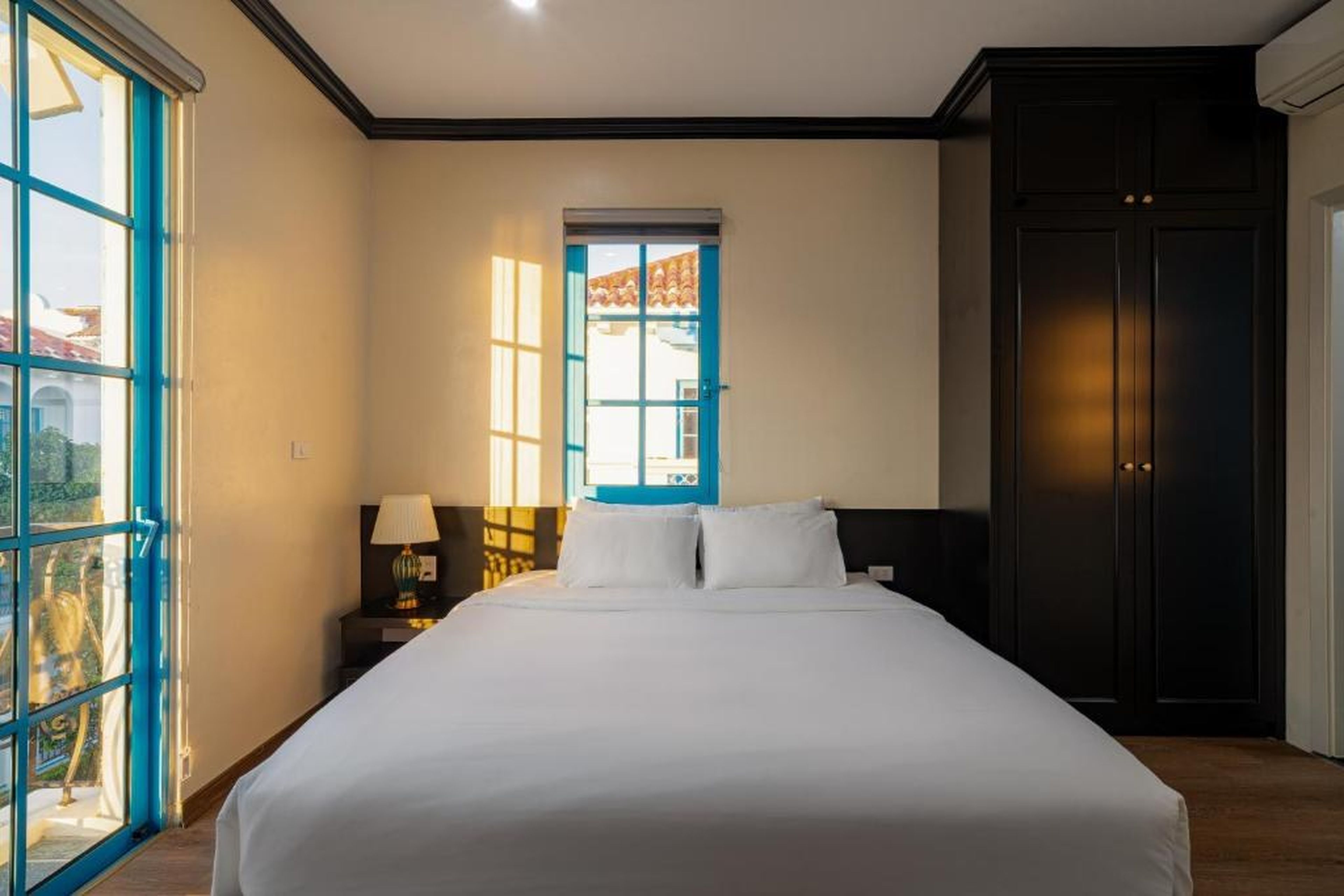 The Villas By Sun Grand City Feria Ha Long bay - Hình 49
