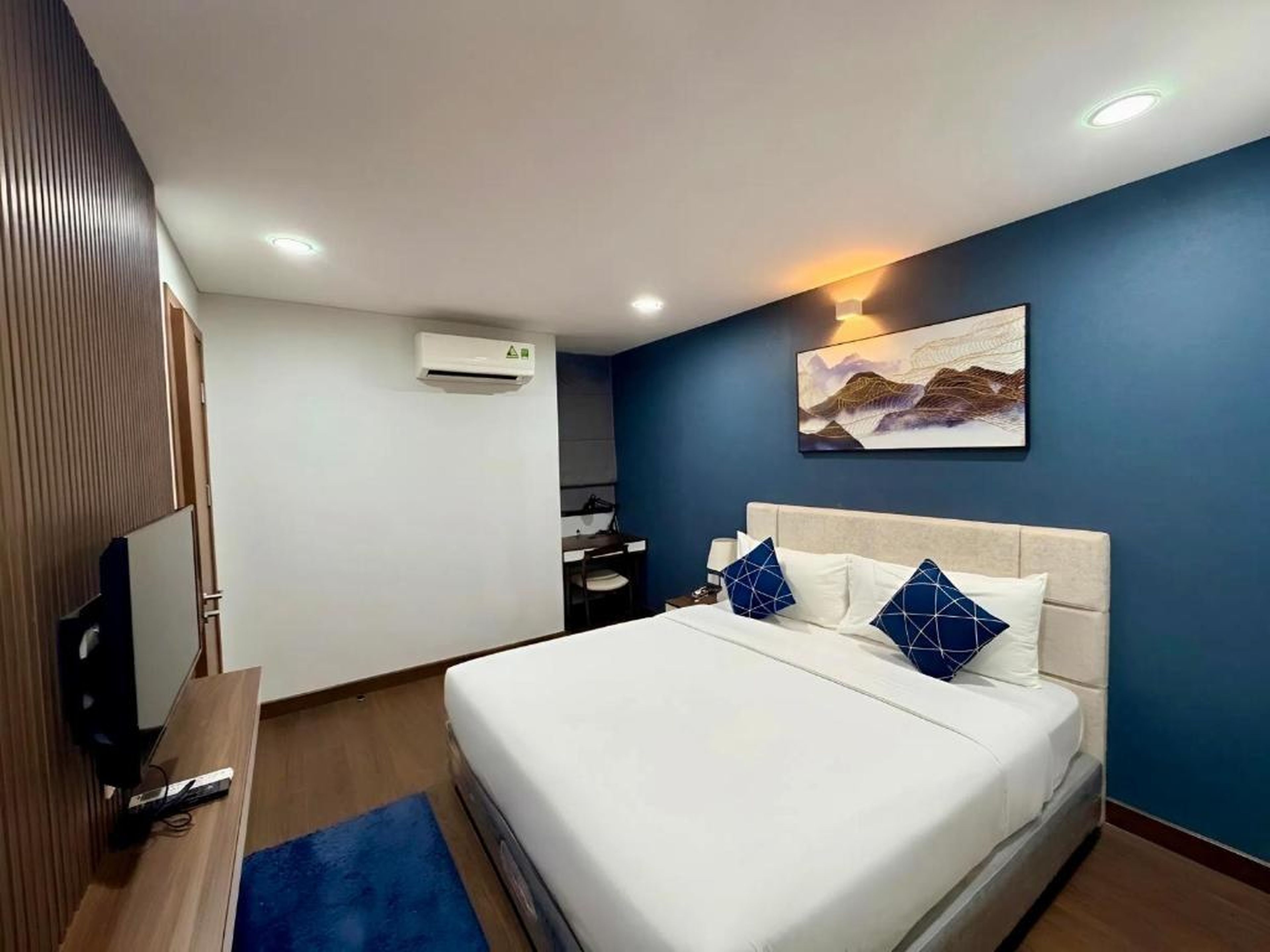 Spacious 2BR Apartment in Hon Gai Center, Ha Long - Hình 35