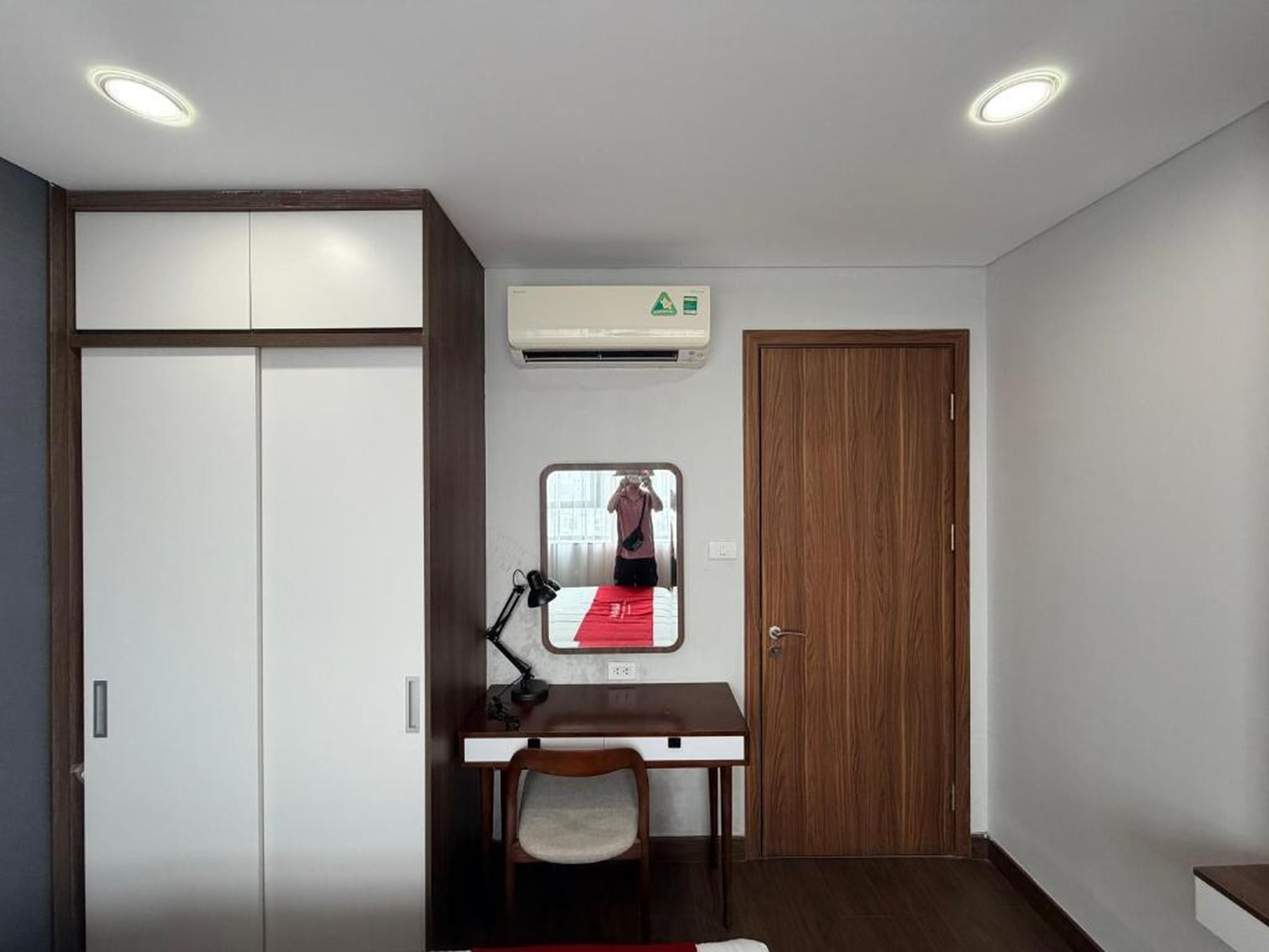 Ha Long 2BR Apartment - Spacious & Modern - Near Center - Hình 36