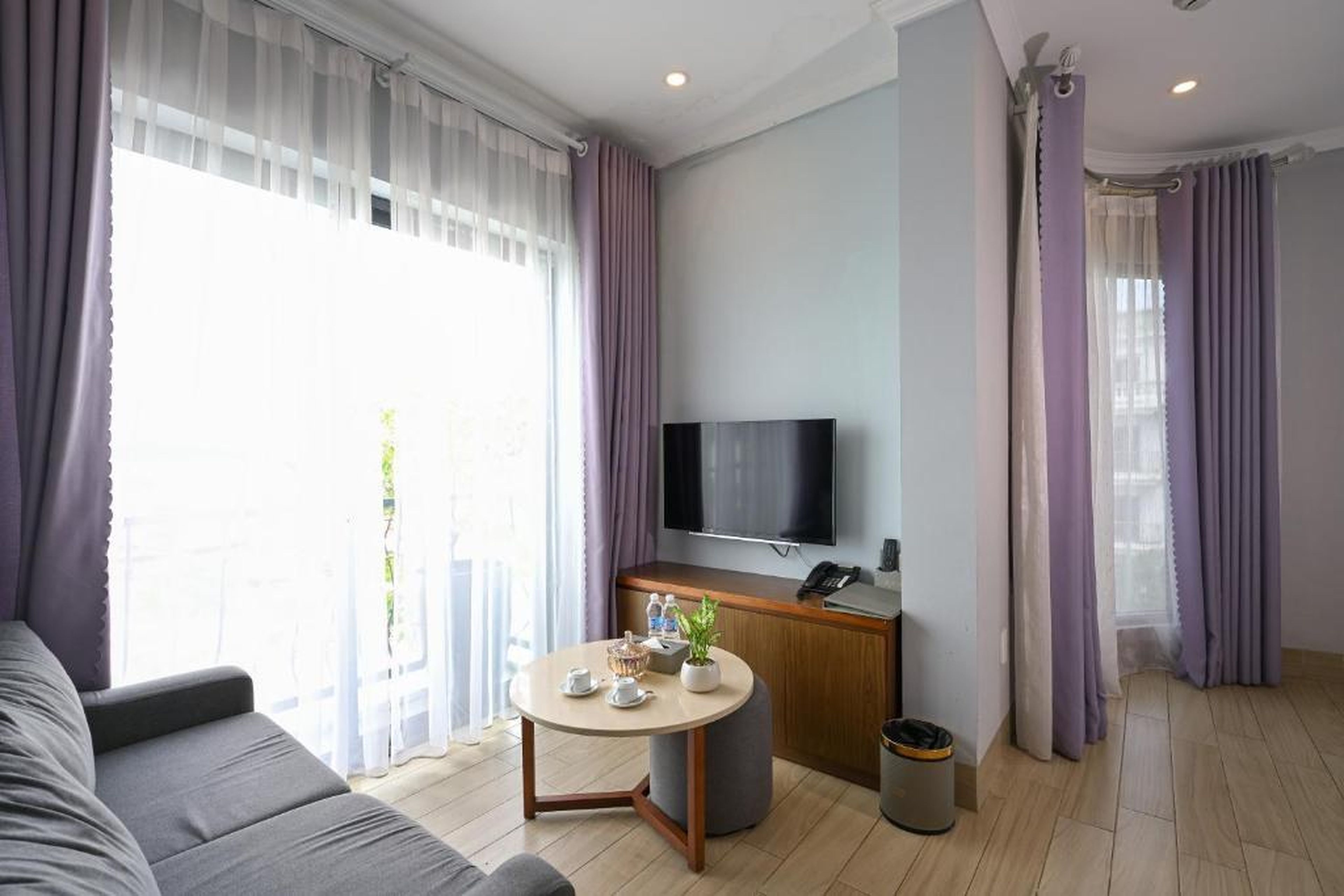 The Confetti Hotel Ha Long - Hình 38