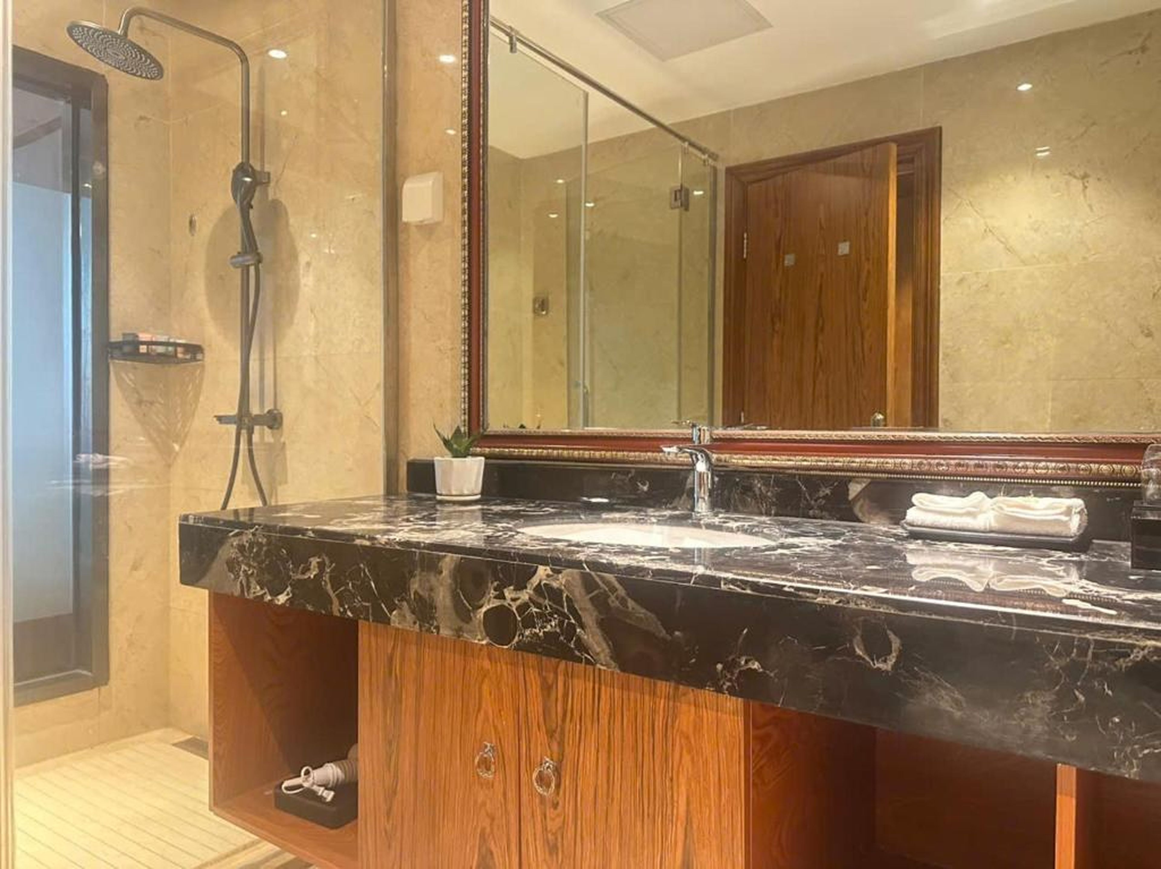 Hồng Vận Grand Hotel Móng cái - Hình 29