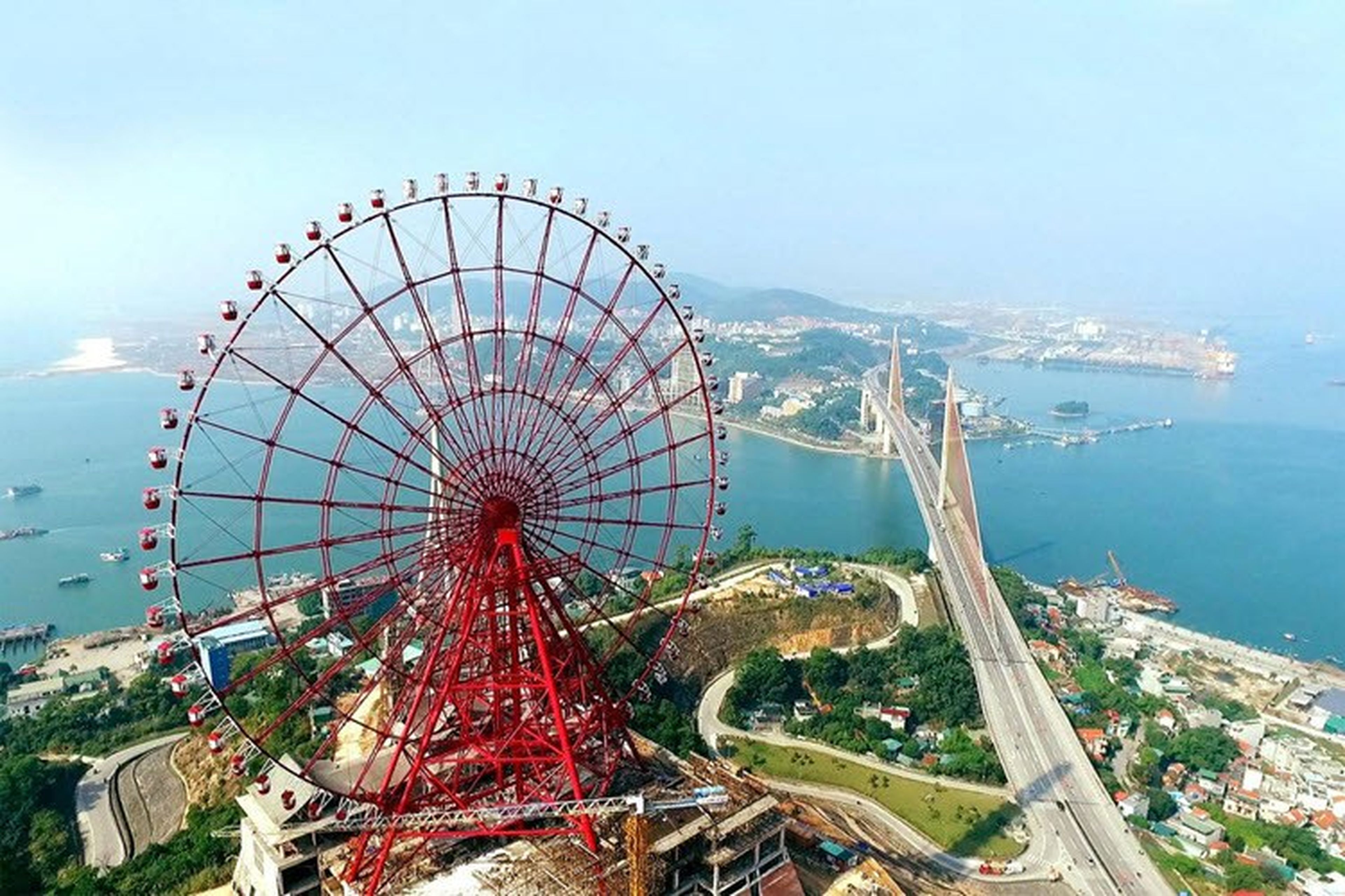 Sun Wheel Hạ Long - Vòng quay mặt trời độc đáo nhất Hạ Long - Hình 2