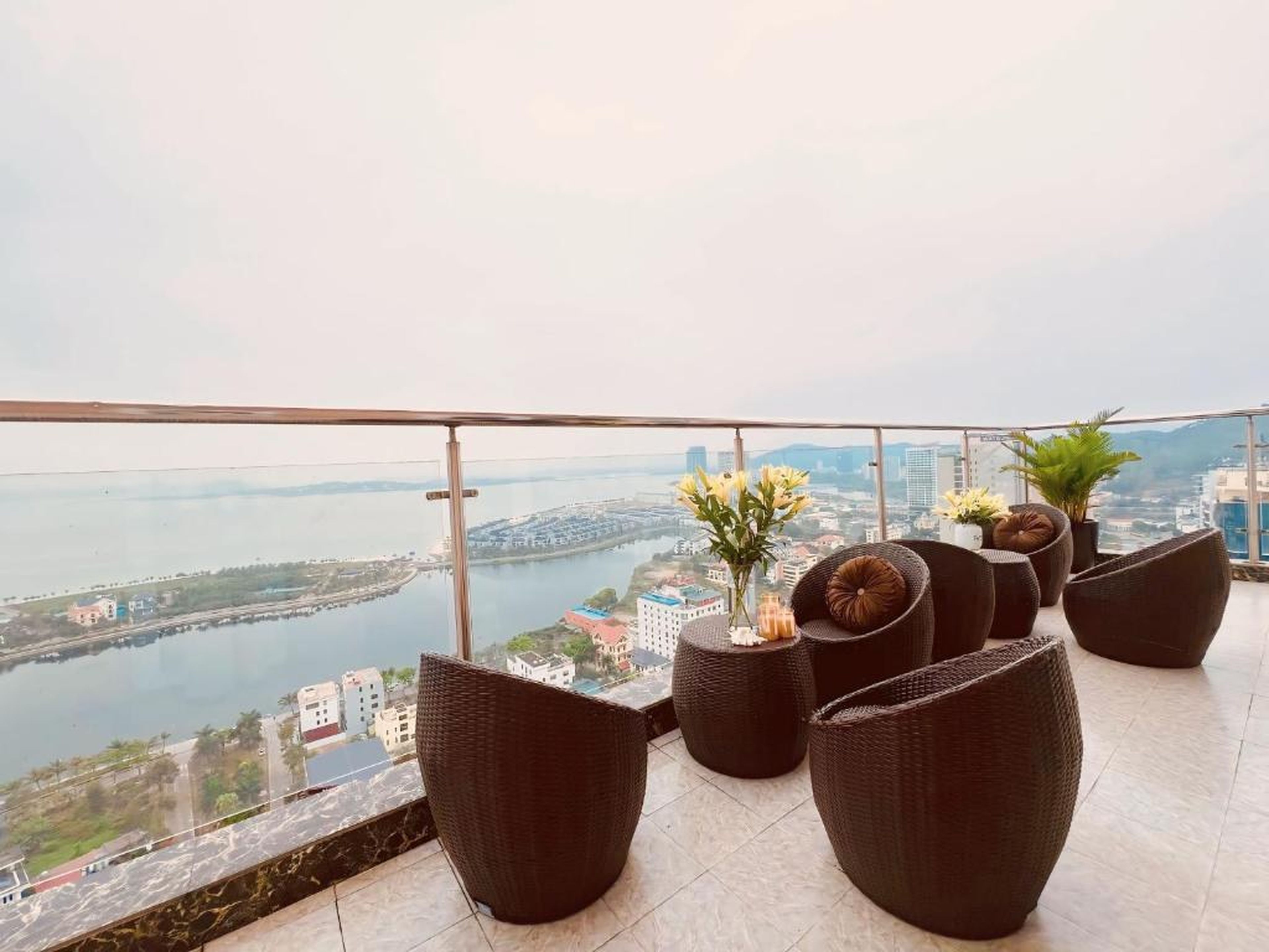 Homestay Ha Long luxury (sea ​​view) - Hình 11