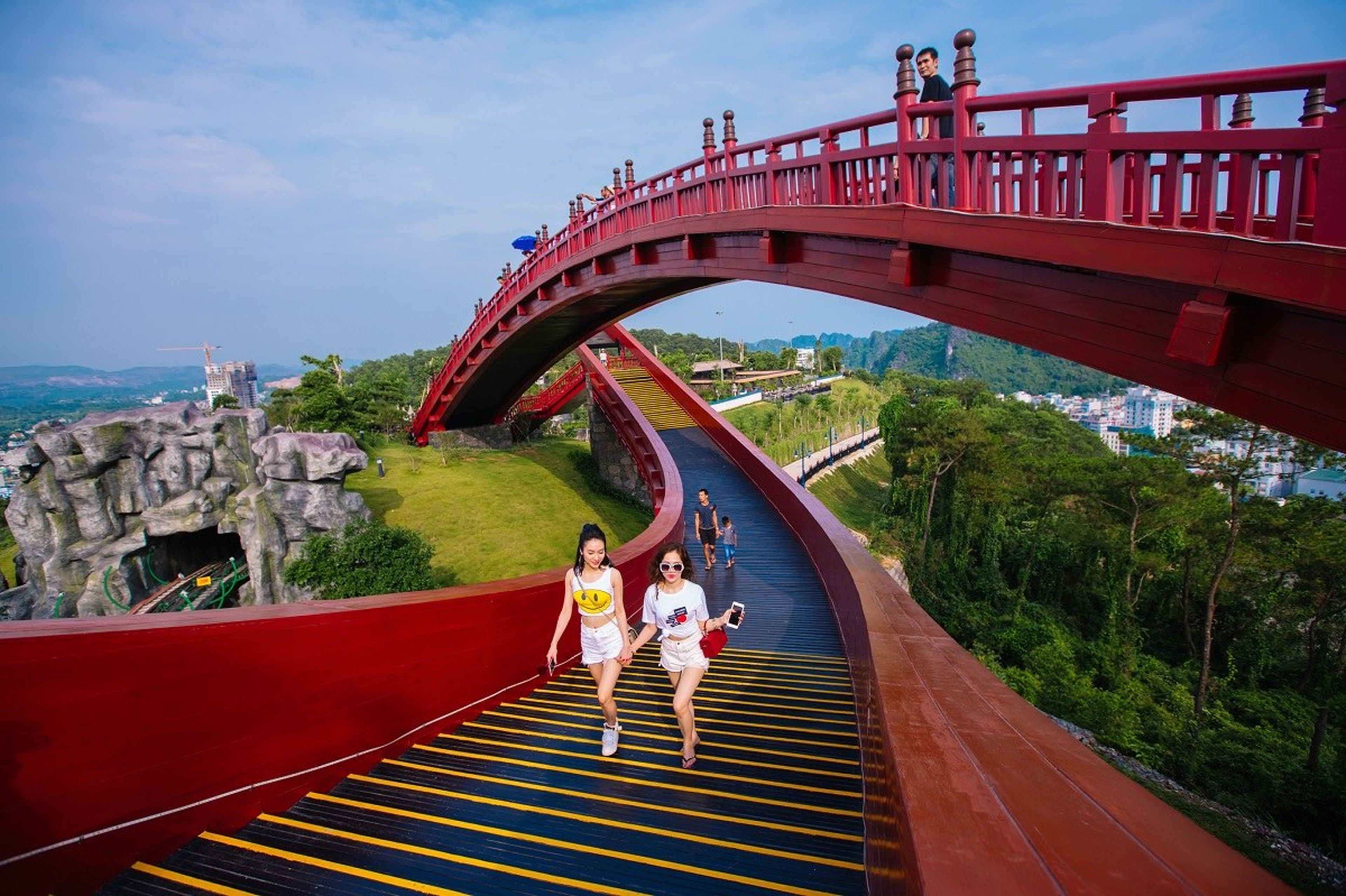Du lịch Hạ Long – “Phá đảo” công viên giải trí siêu hot của vịnh Bắc Bộ - Hình 2