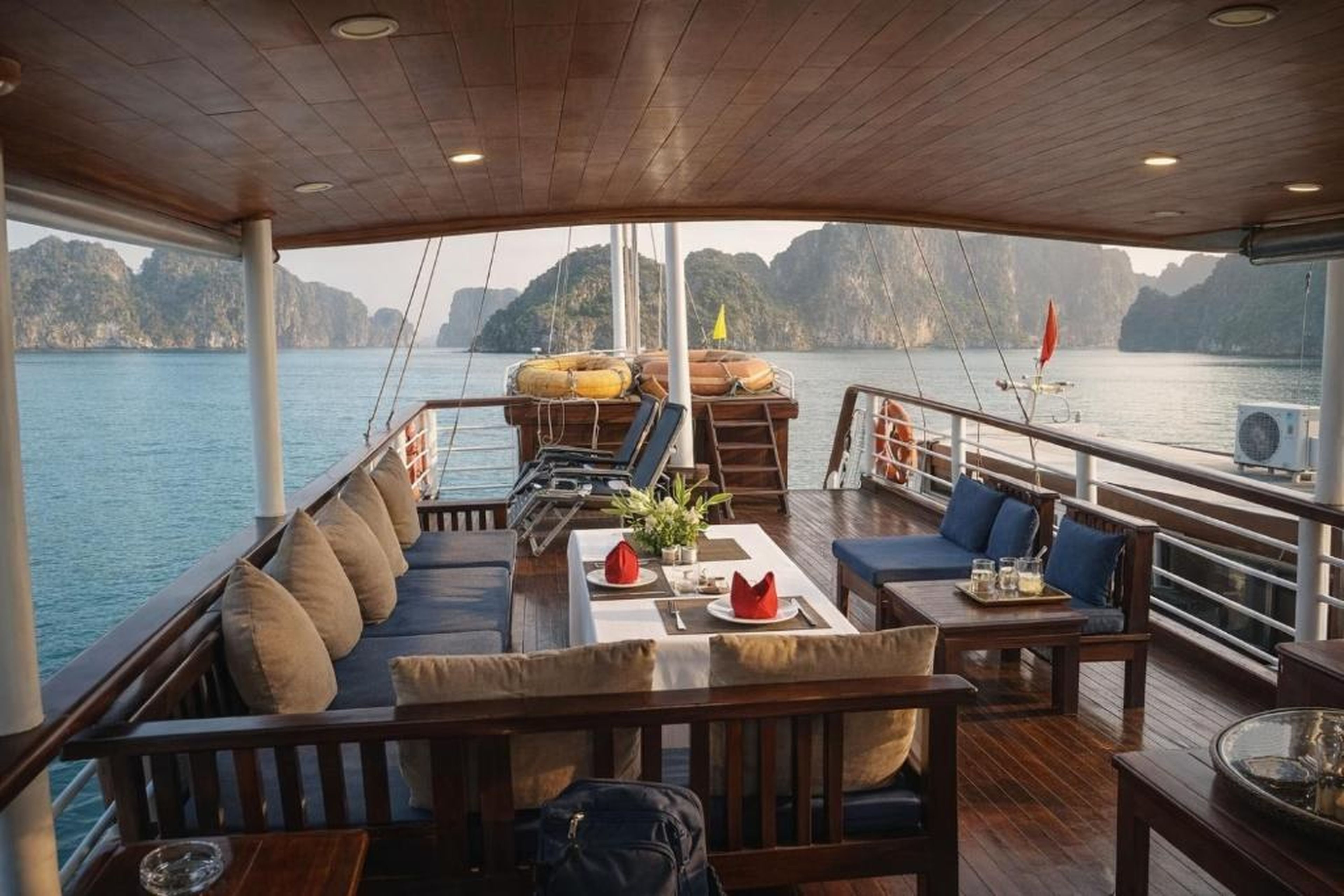 Private Sail Ha Long - Bai Tu Long - Hình 7