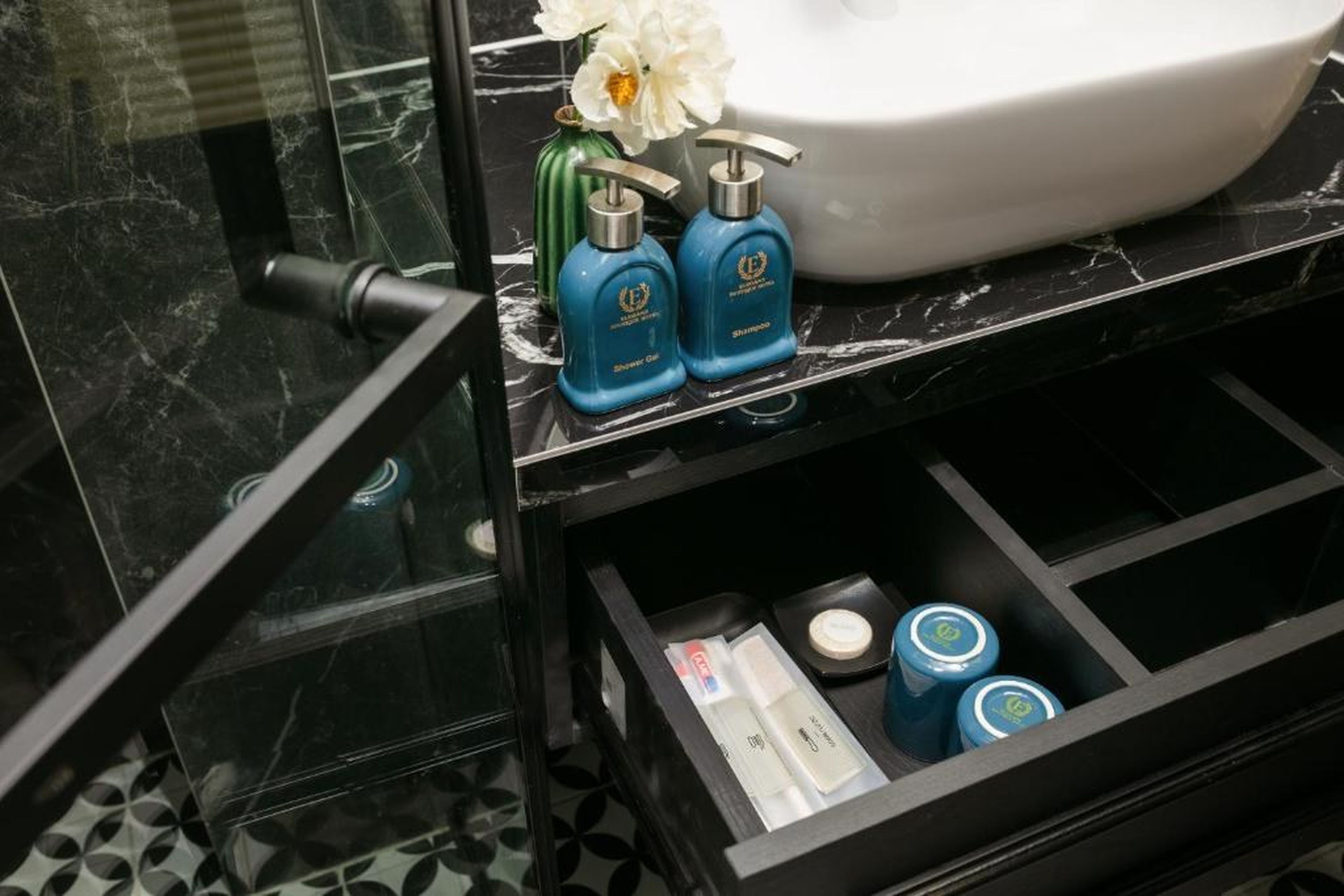 Elegant Boutique Hotel Ha Long - Hình 41