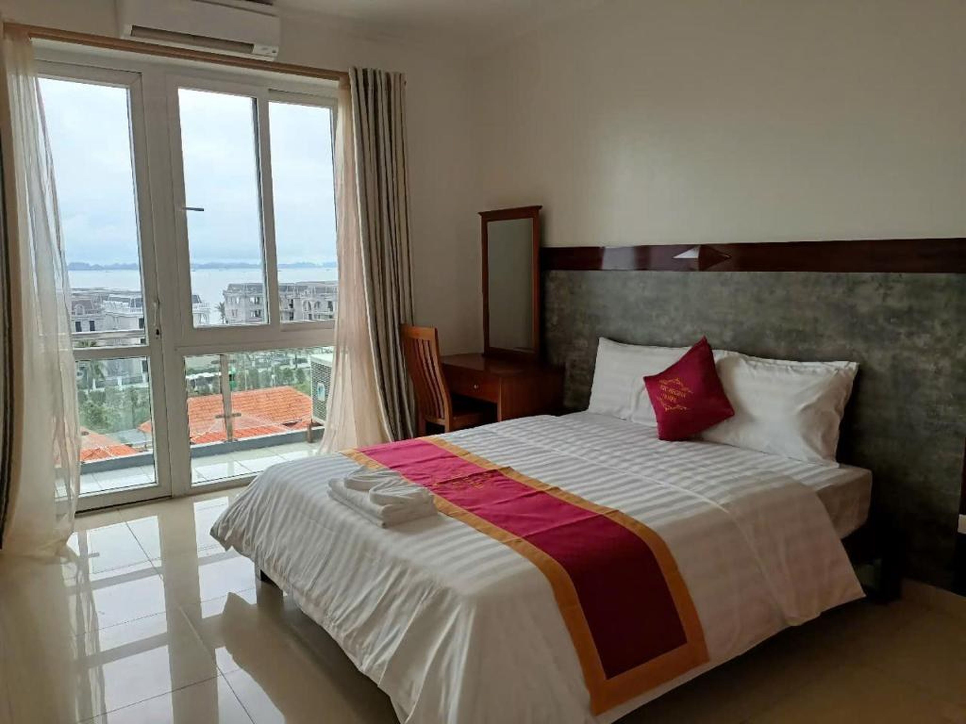 Htc regina hotel - Hình 18