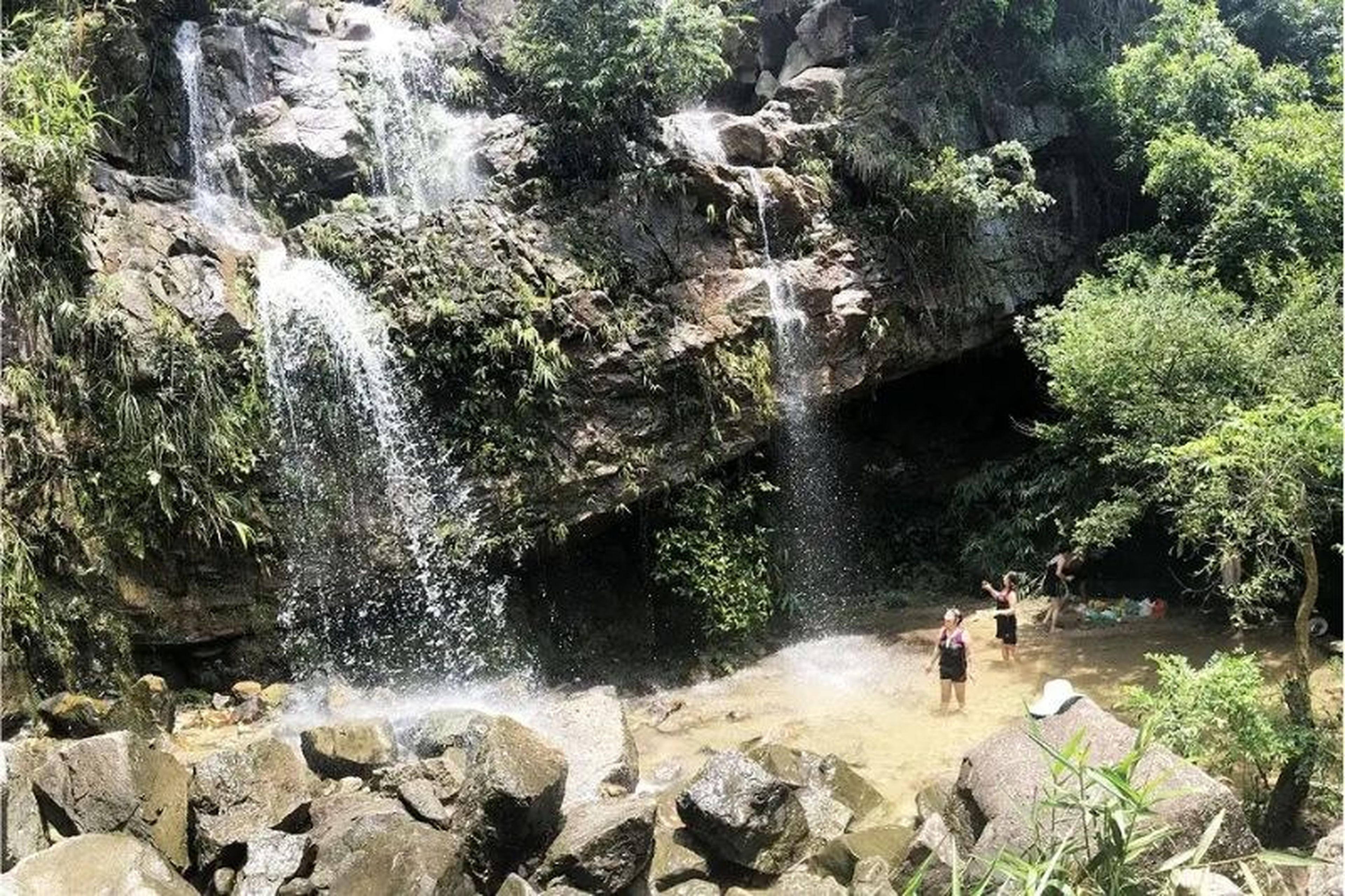 Kinh nghiệm du lịch Quảng Ninh hè chi tiết cho tín đồ xê dịch - Hình 6