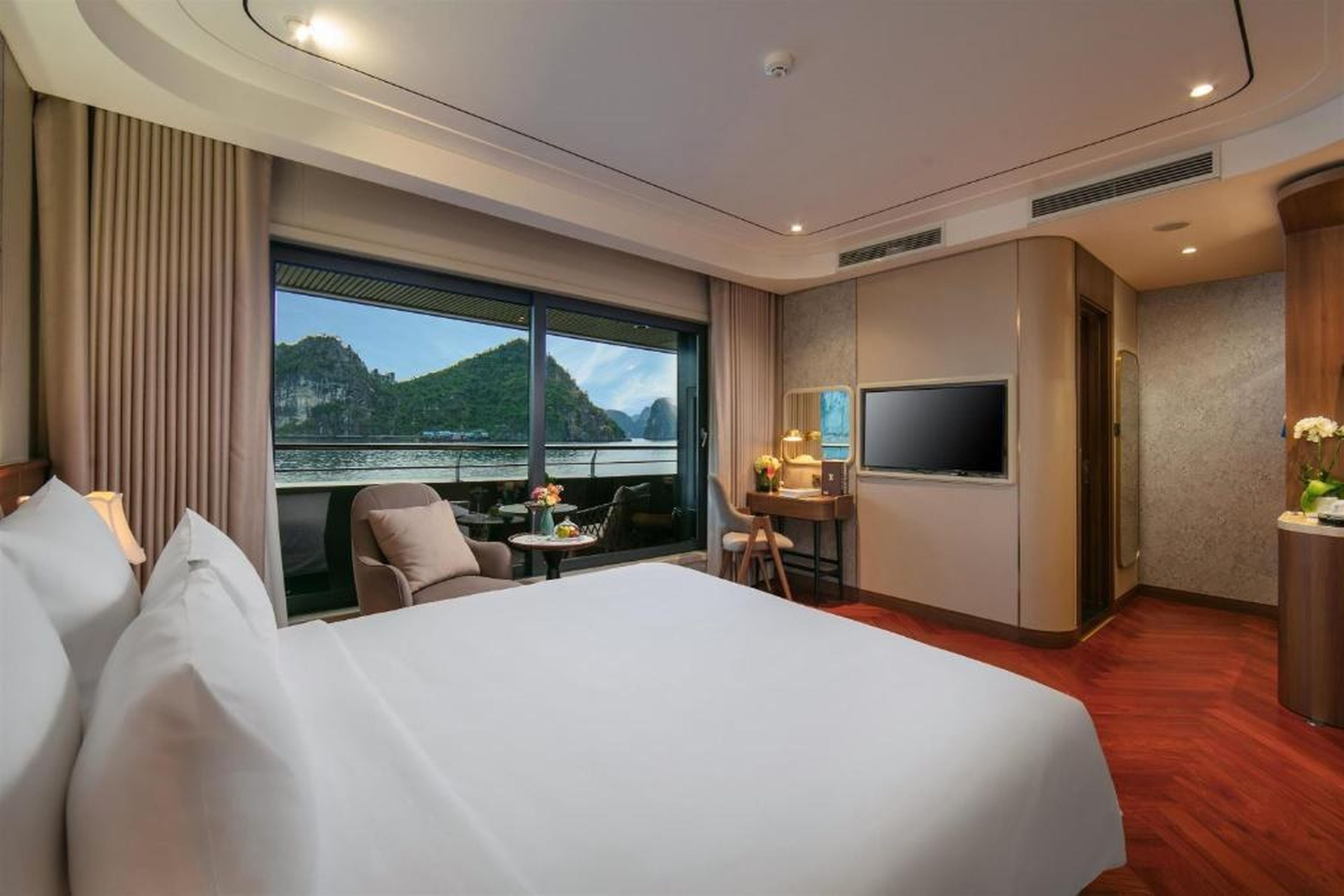 Calista Cruise - A Ha Long Bay Spectacle - Hình 35