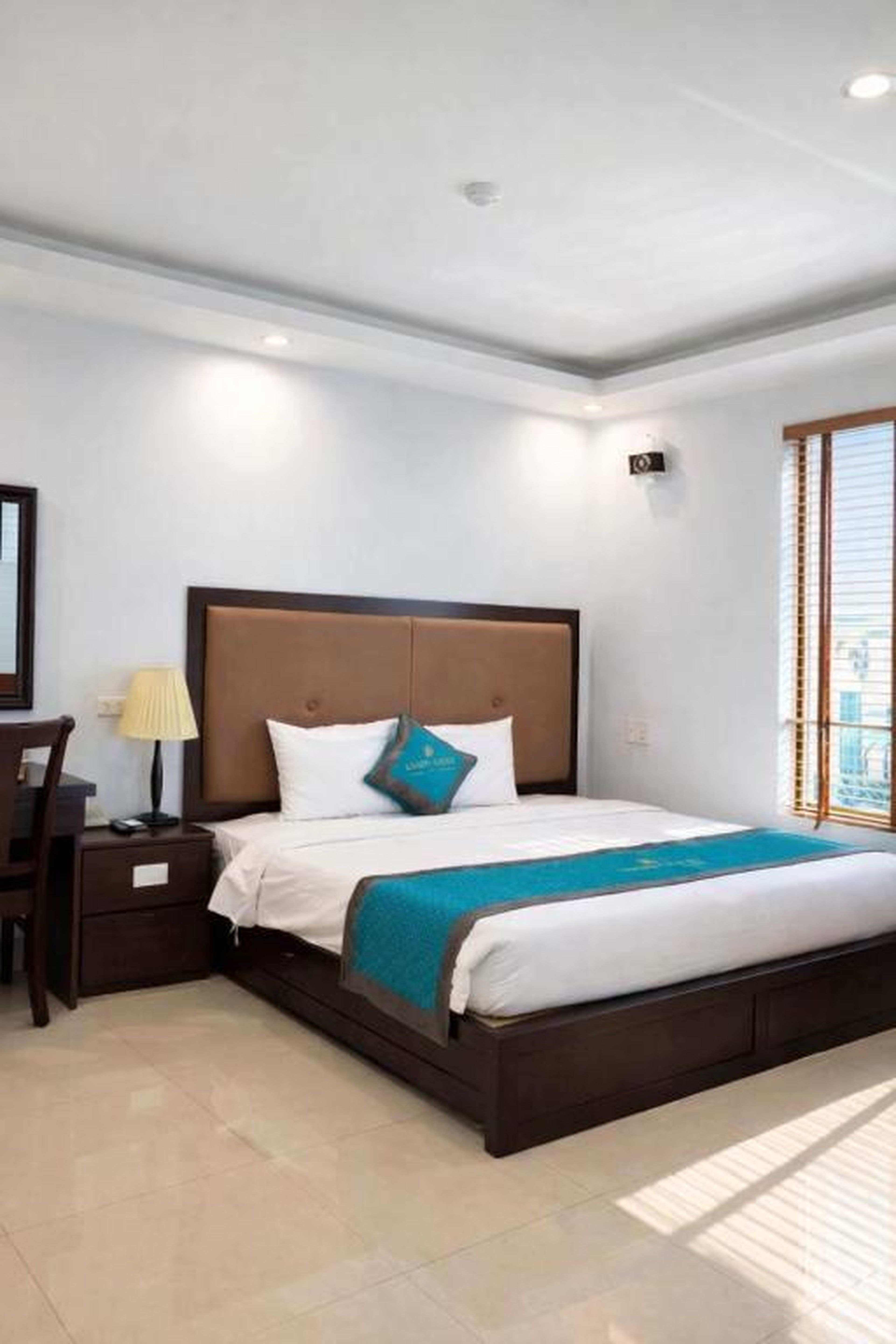 Kenny Hotel Ha Long - Hình 9
