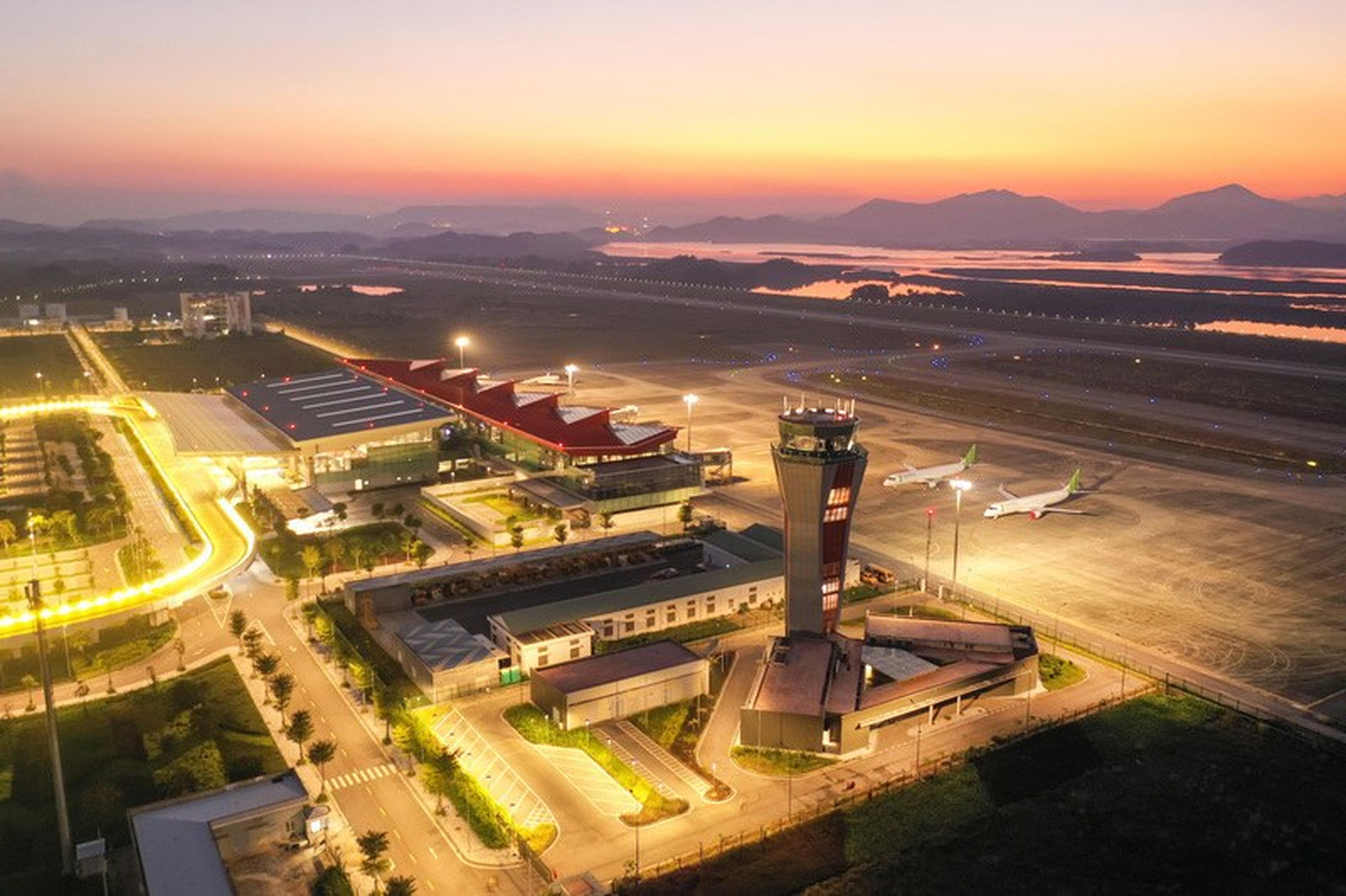Kinh nghiệm du lịch Vịnh Hạ Long 2026: Giá vé & Lịch trình - Hình 1