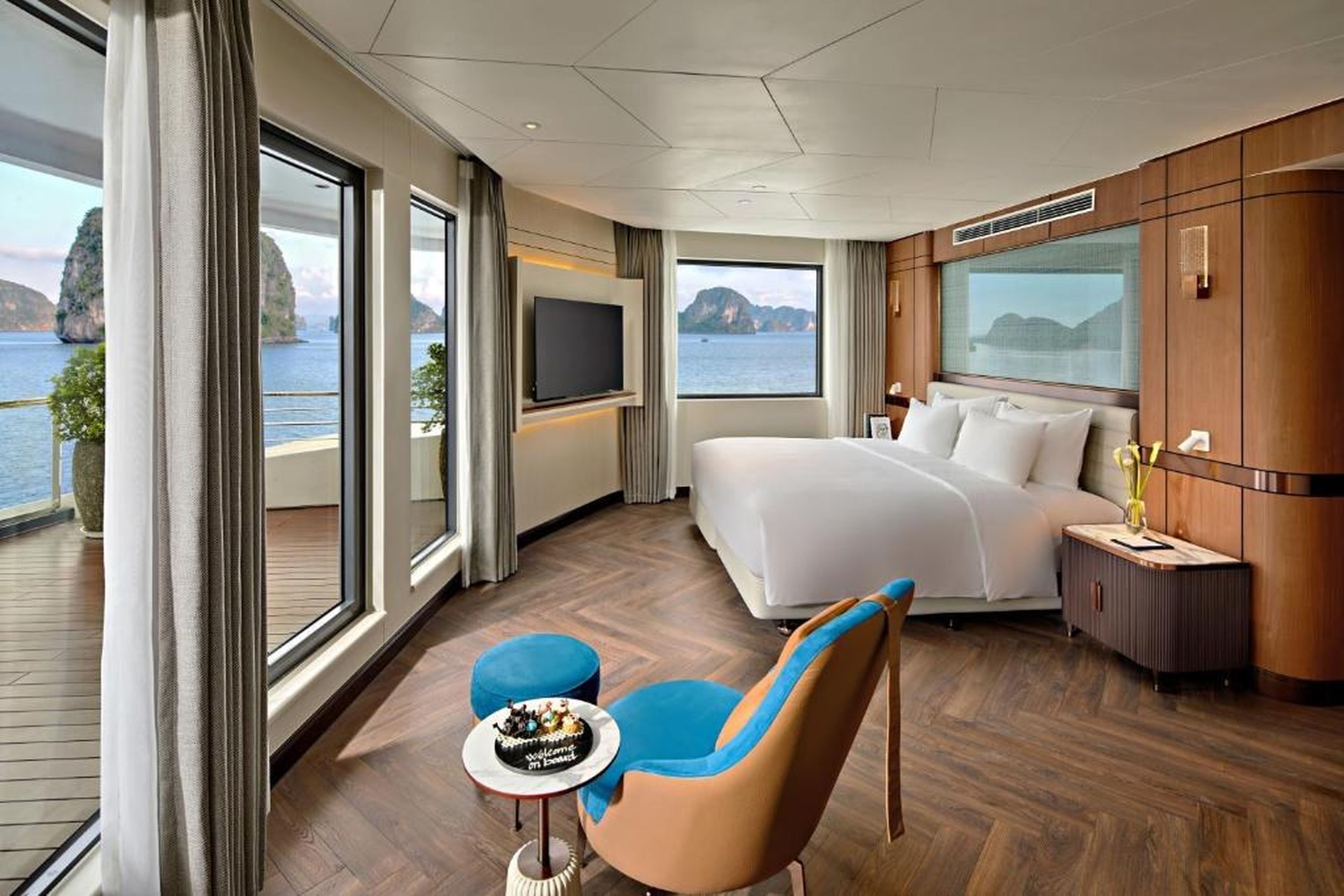 Top 5 luxurious Ha Long Bay cruise packages ideal for exploring the heritage bay - Hình 8