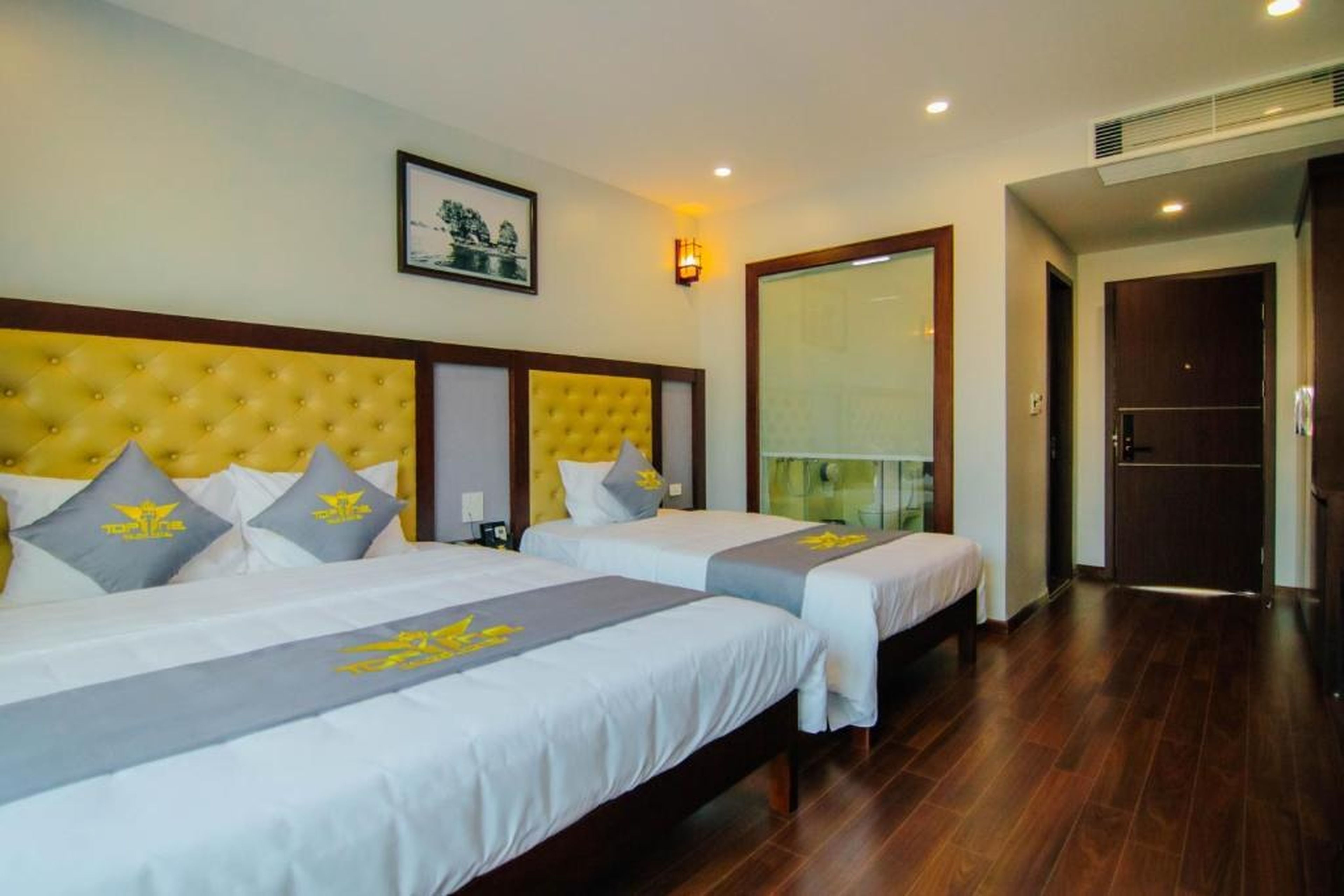 Topone Halong Hotel - Hình 18