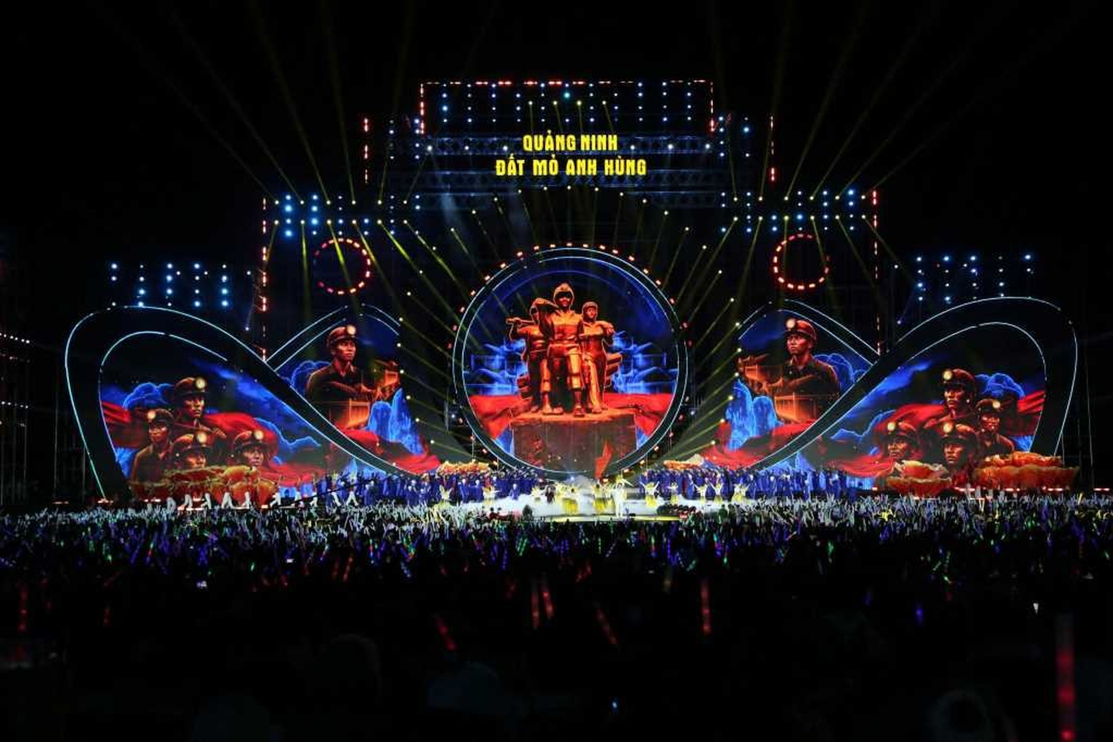 Concert “Quảng Ninh - Đất mỏ anh hùng” lan tỏa thông điệp về tình yêu quê hương, đất nước - Hình 1