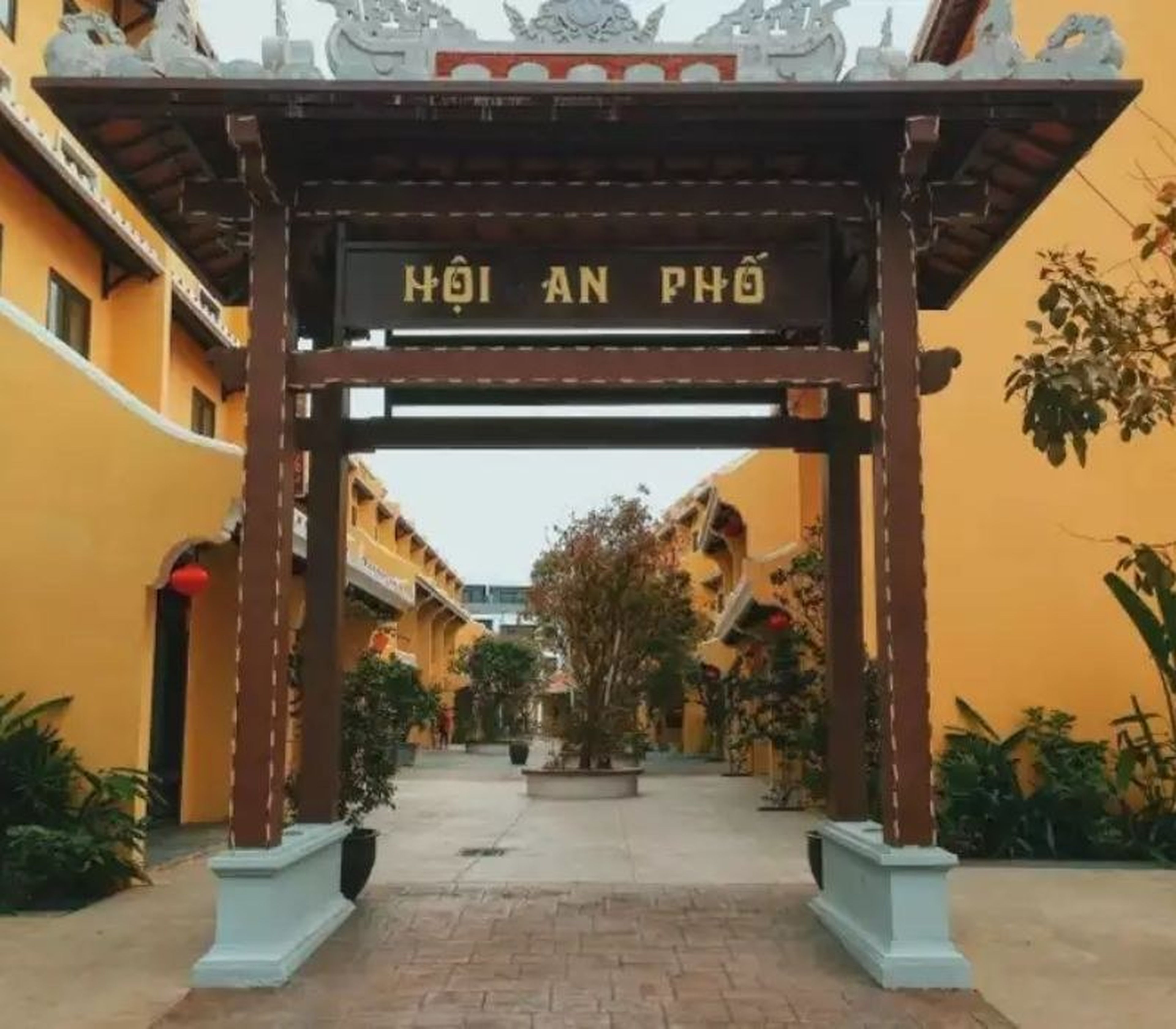 Khám phá nét đẹp hoài niệm tại phố cổ Bãi Cháy - Hình 1