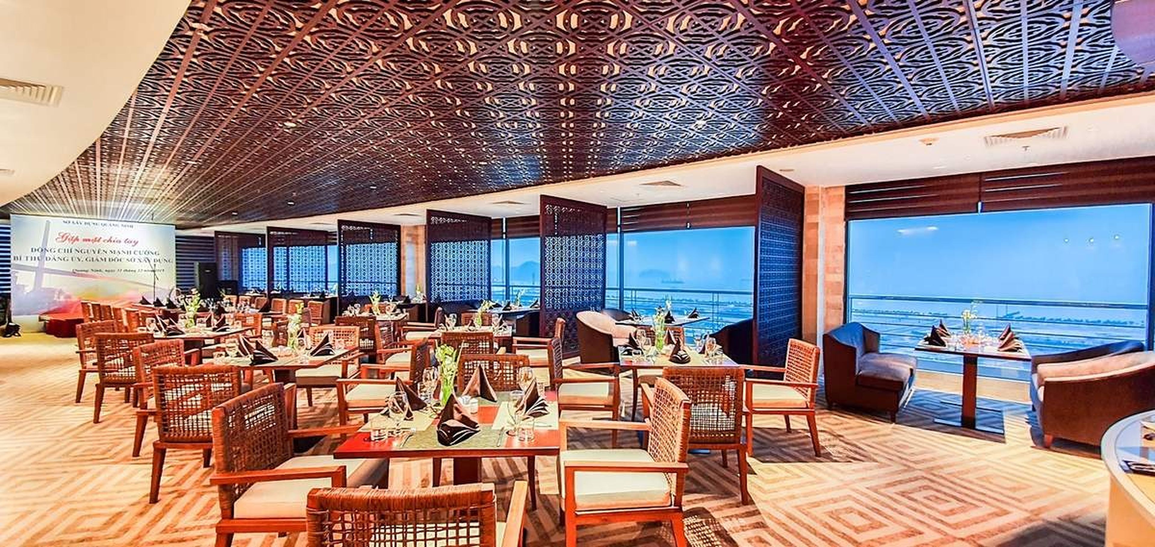Nhà hàng Panorama Hạ Long – Thưởng thức ẩm thực với view ngắm cảnh cực xịn - Hình 6