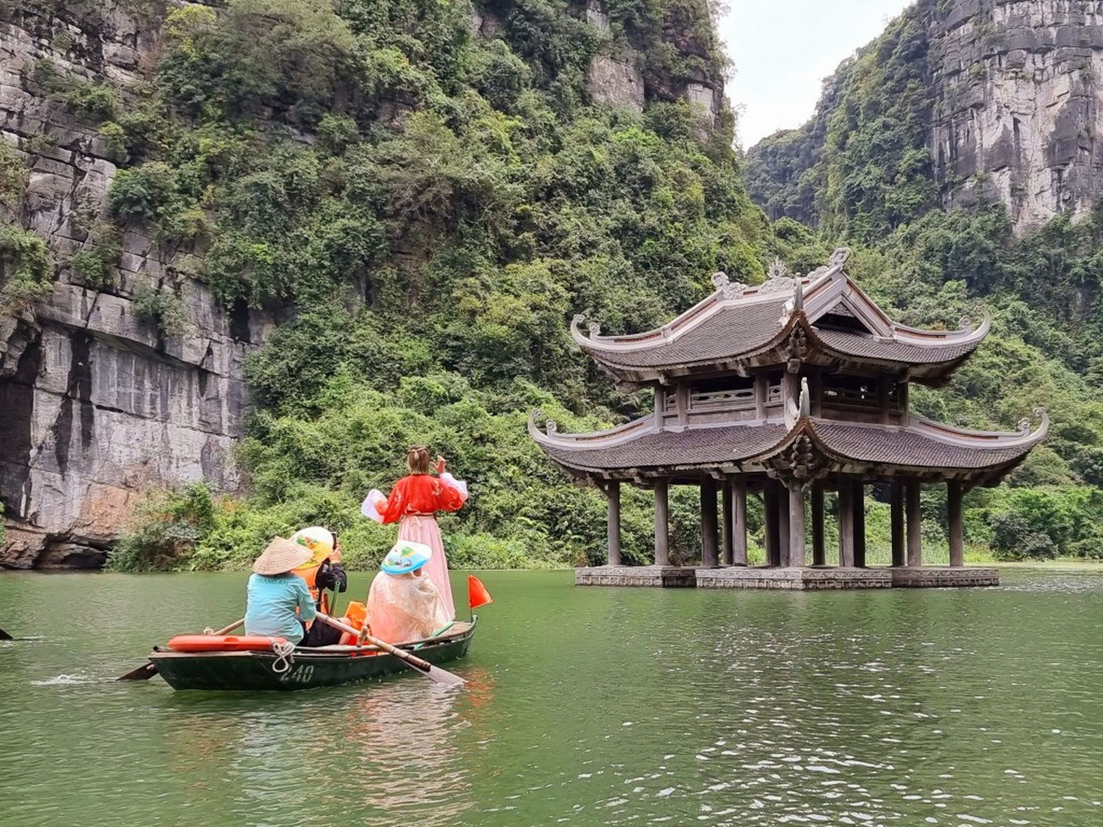 Tour miền Bắc 5N4Đ ưu đãi cực khủng dịp lễ 30/4 - Hình 32