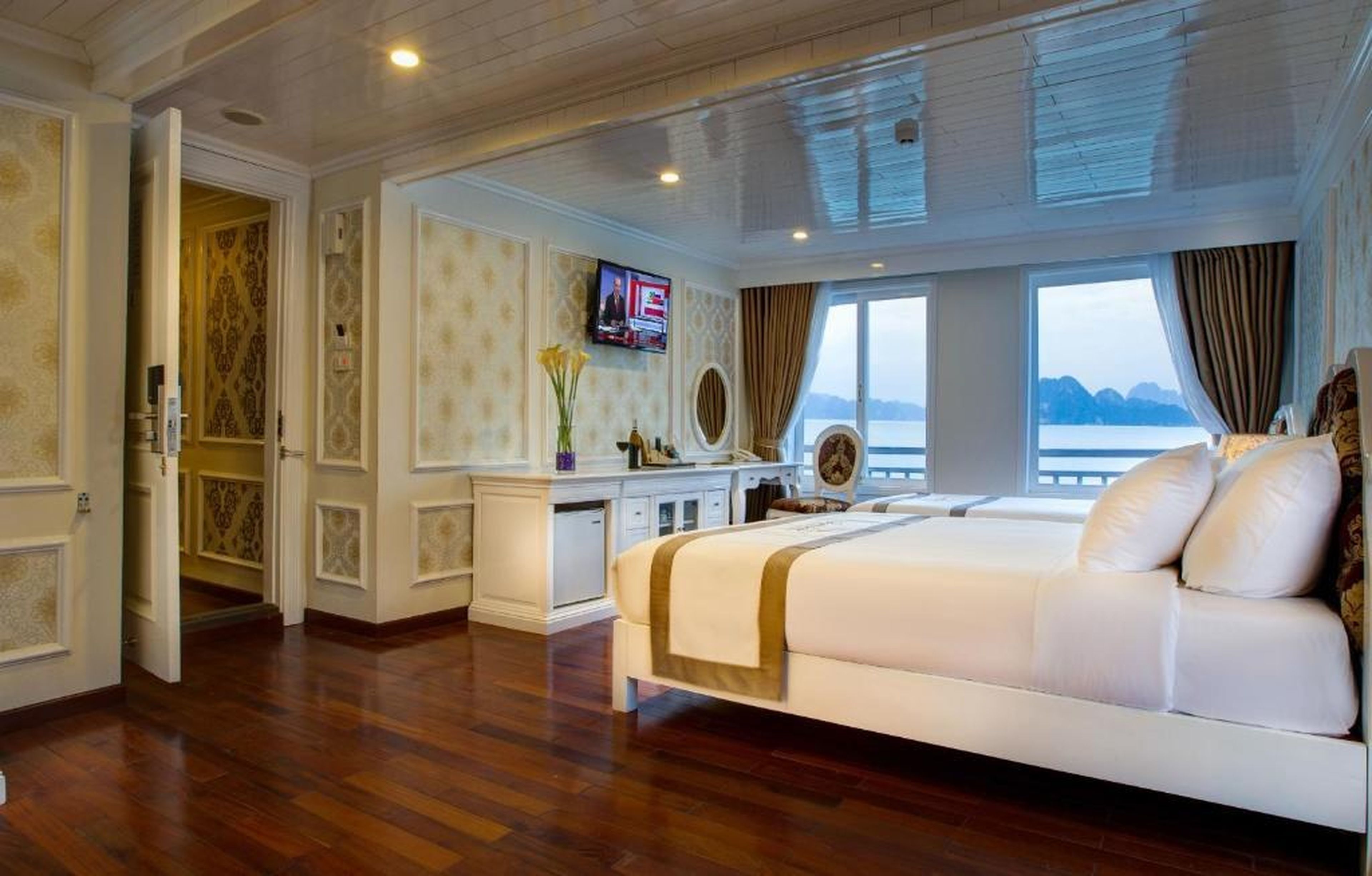 Signature Royal Halong Cruise - Hình 1