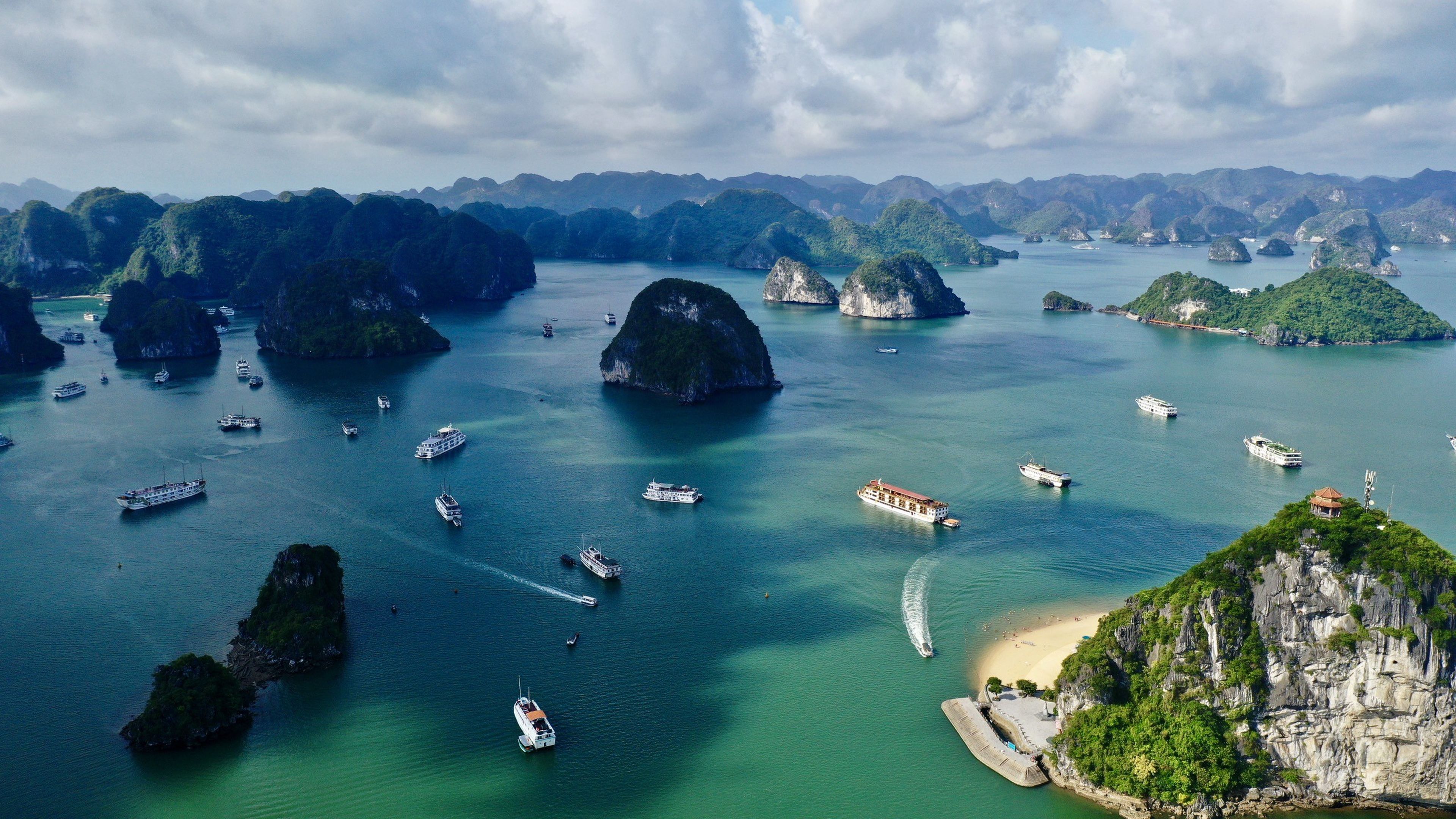 Beautiful Islands Not to Miss When Traveling to Ha Long Bay - Hình 1
