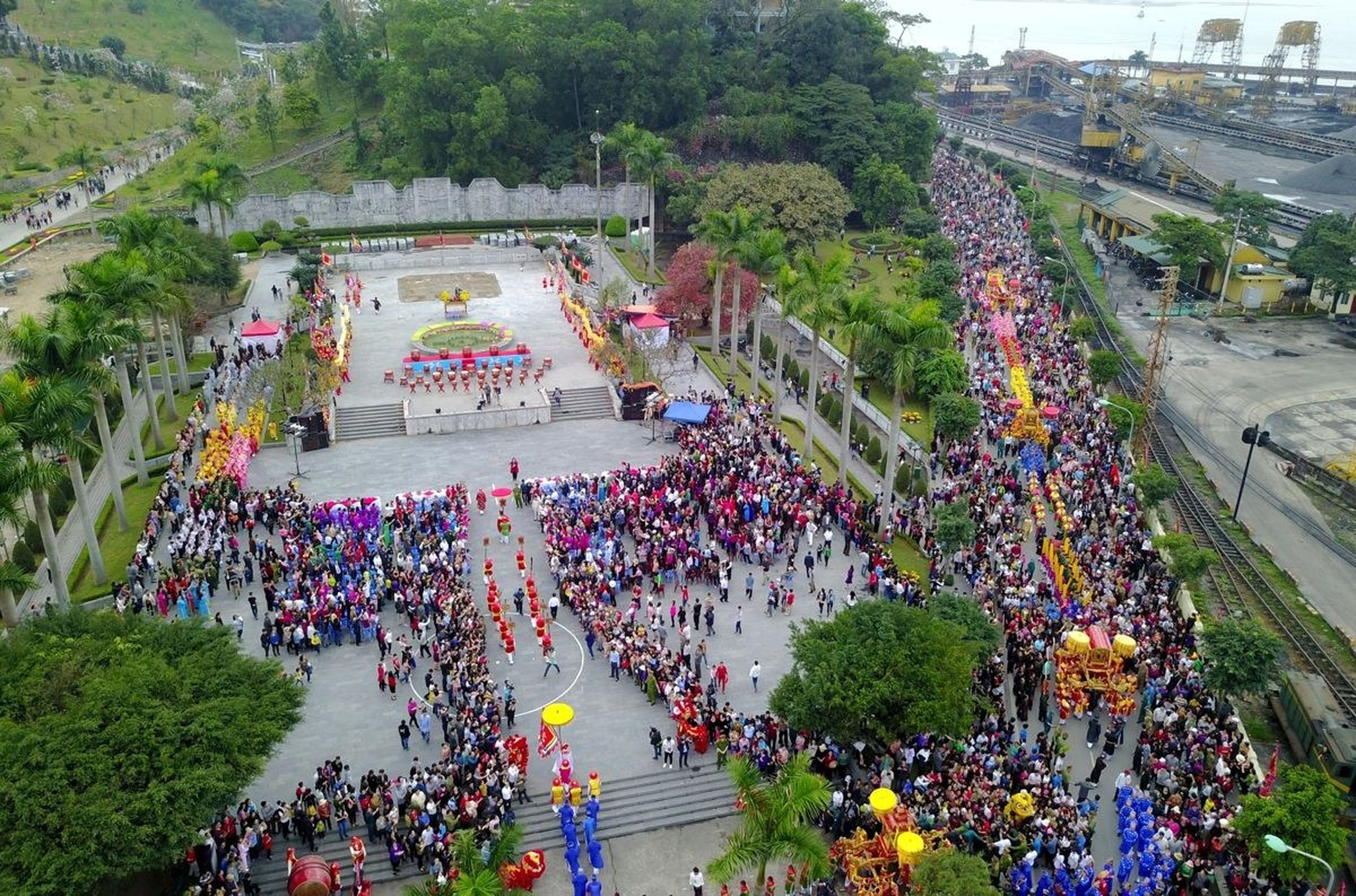 The 700-Year-Old Cua Ong Temple Complex in Quang Ninh - Hình 1