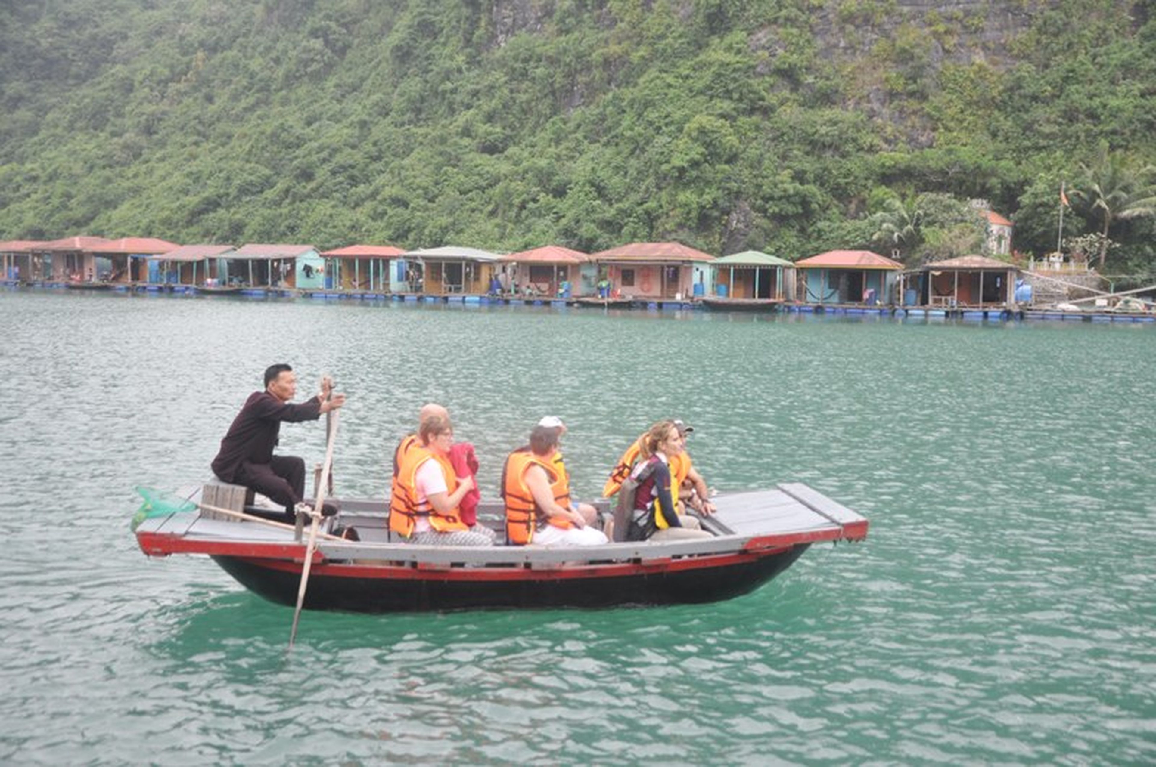 Cua Van Floating Cultural Center – a floating museum on Ha Long Bay - Hình 2