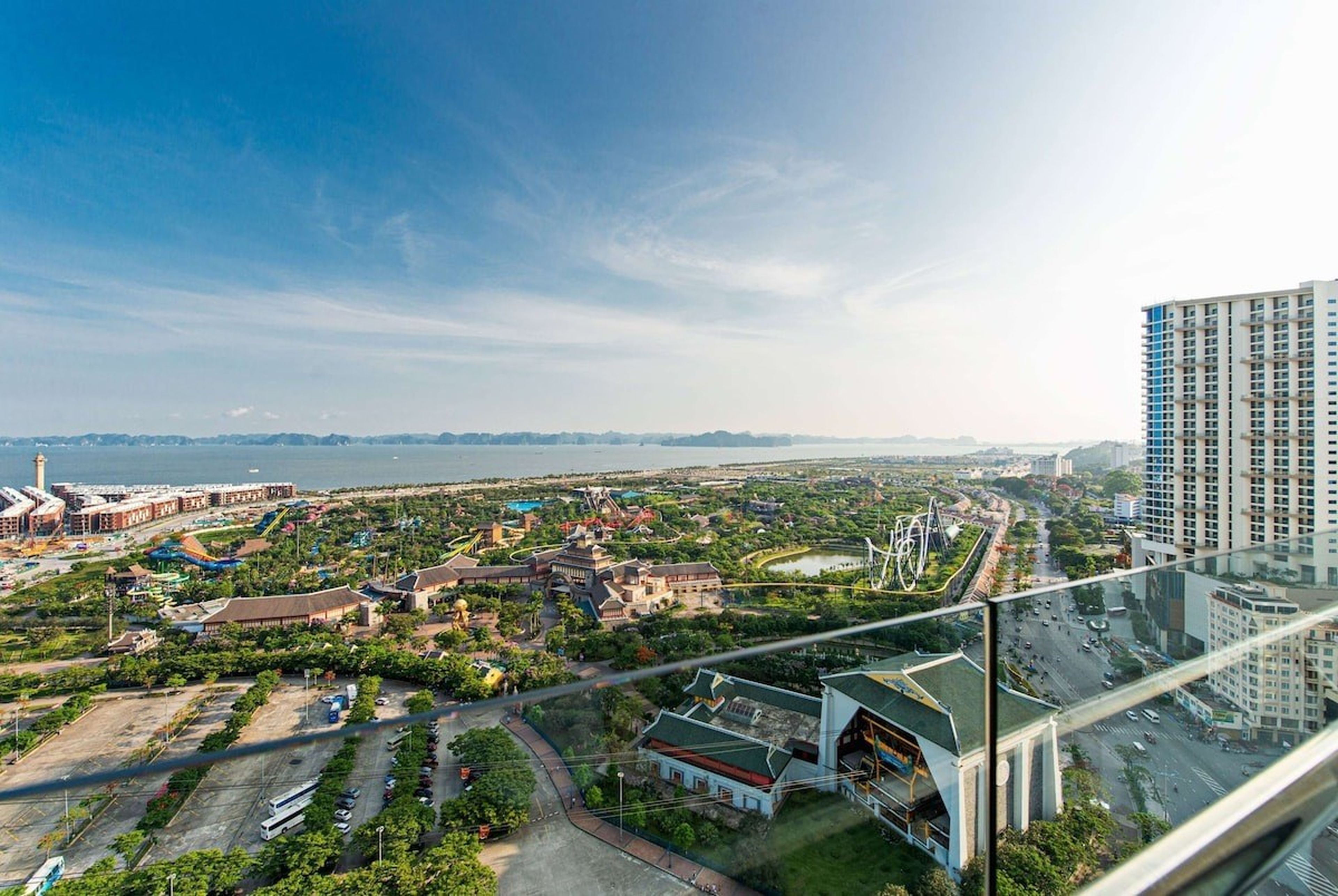 Top 4 Luxury Hotels in Ha Long with Stunning Bay Views - Hình 3