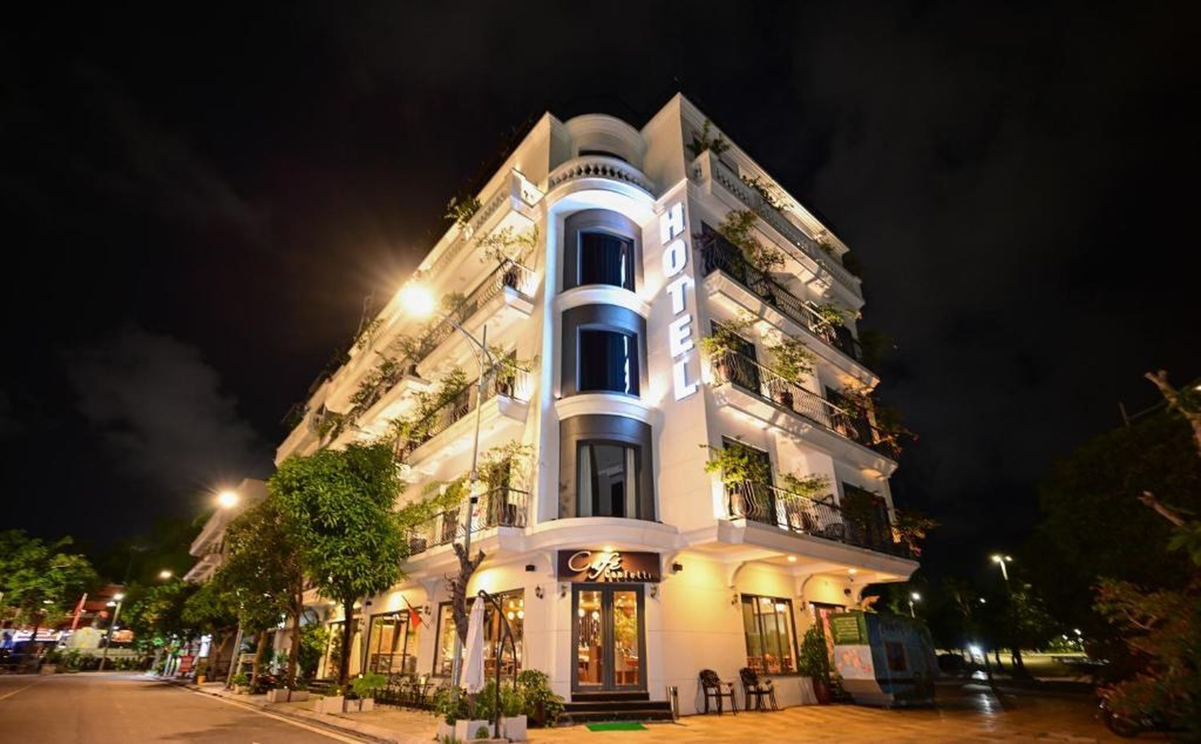 The Confetti Hotel Ha Long - Hình 11