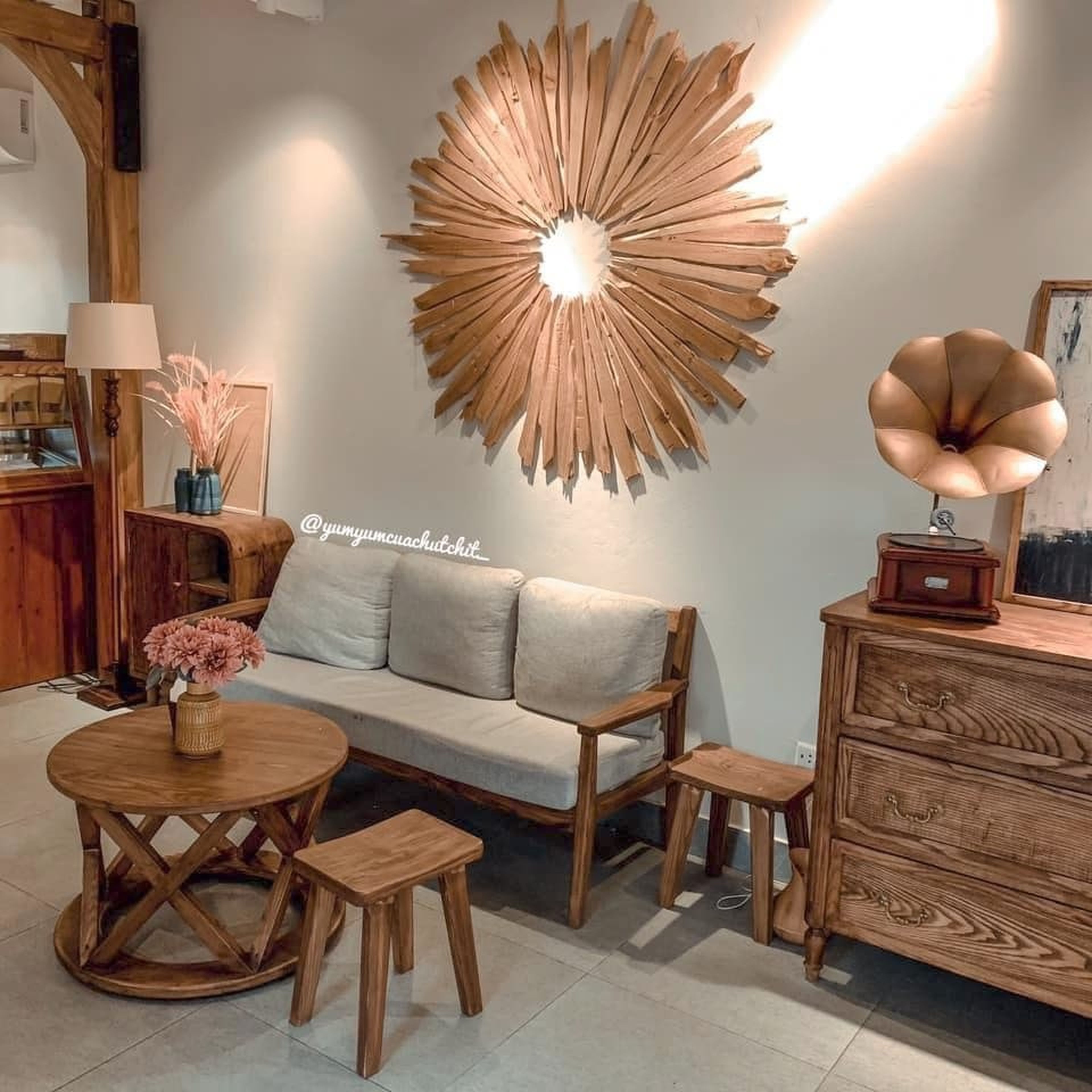 Top 8 Cafés in Ha Long with Stunning Instagrammable Corners - Hình 6
