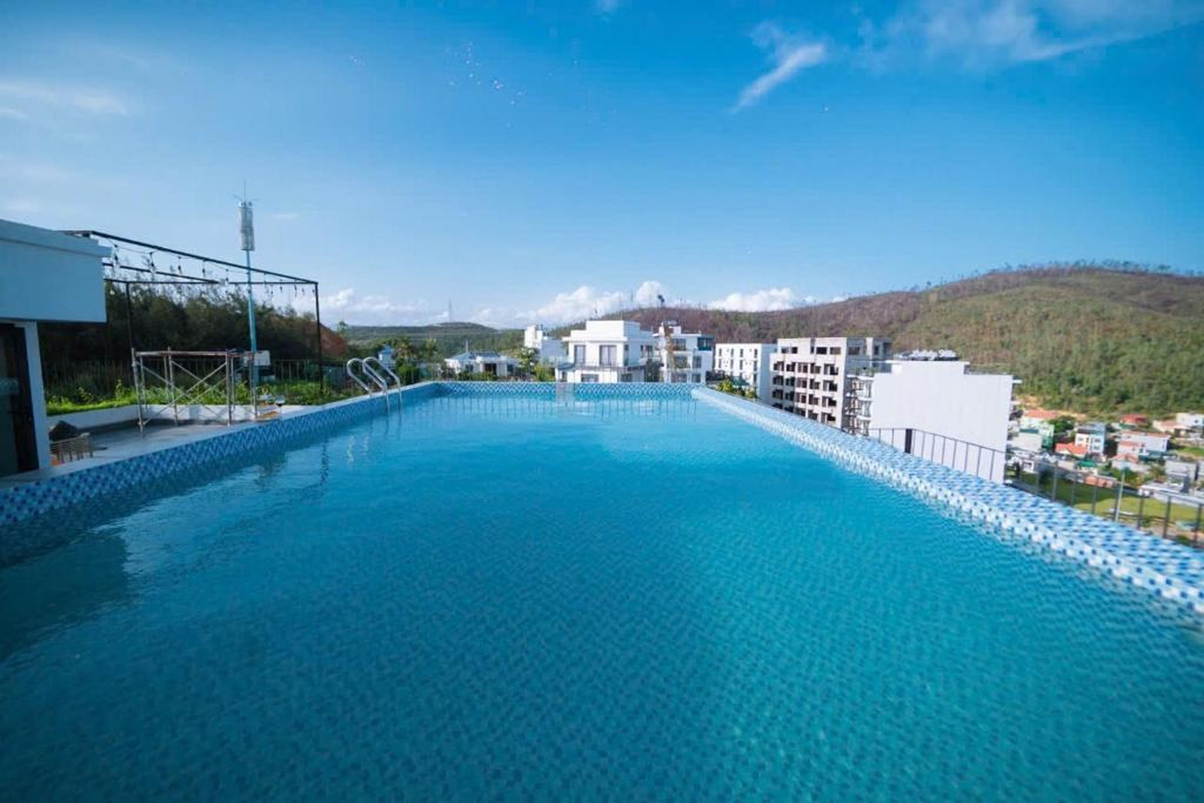 Villa 11 phòng ngủ, bể bơi riêng, phòng karaoke, Bãi Cháy, Hạ Long - Hình 4