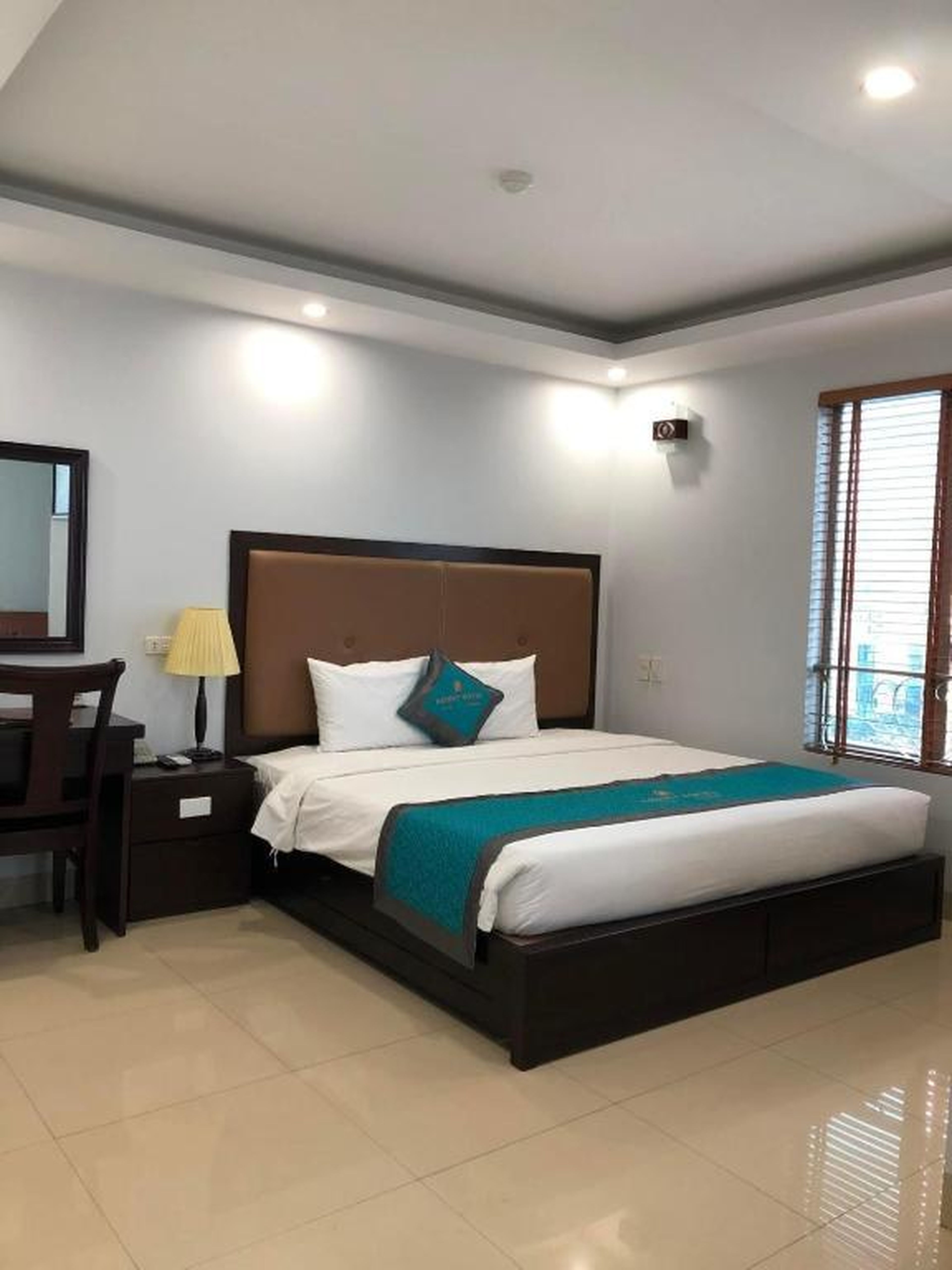 Kenny Hotel Ha Long - Hình 10